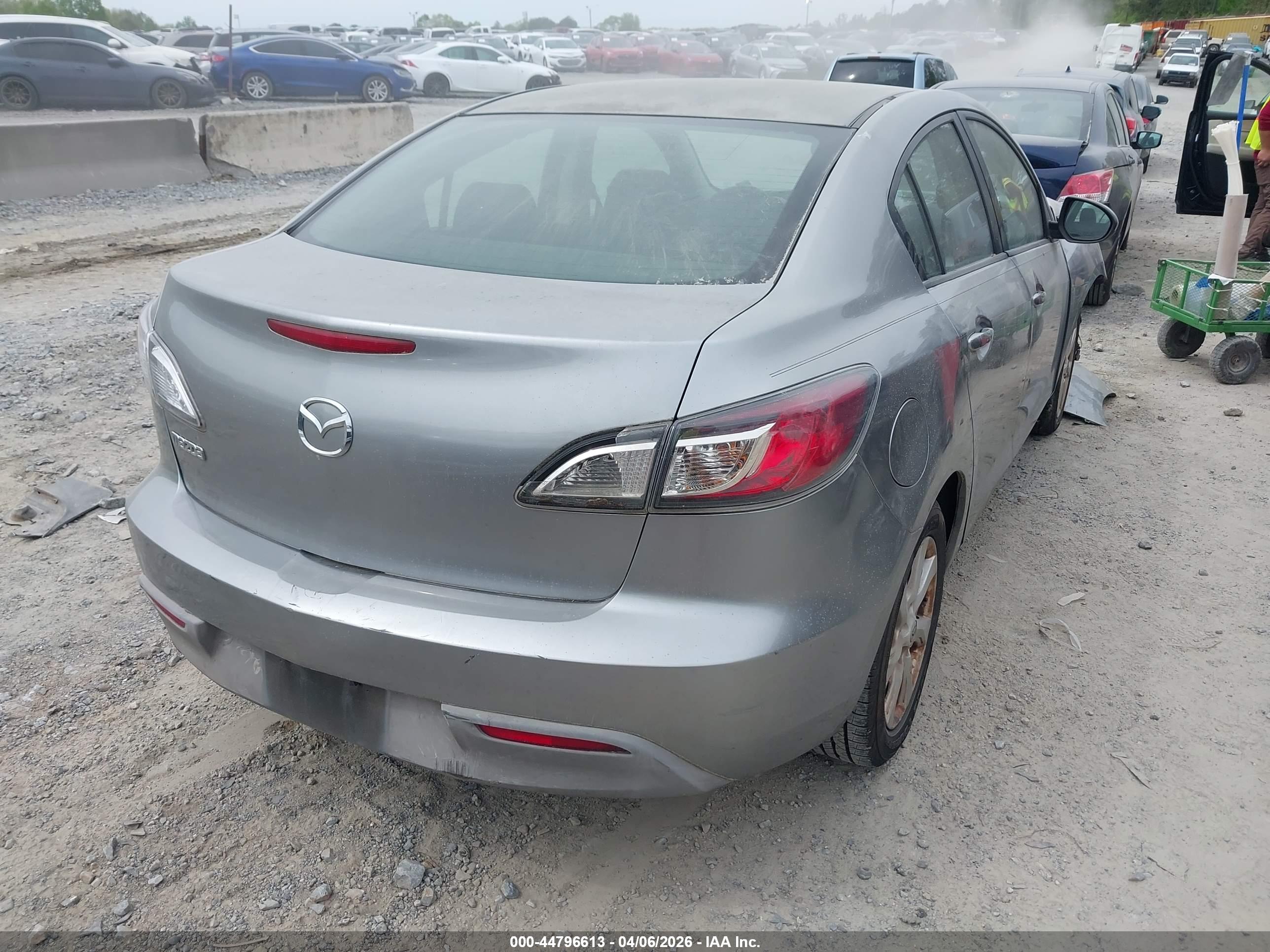 MAZDA MAZDA3 image 4