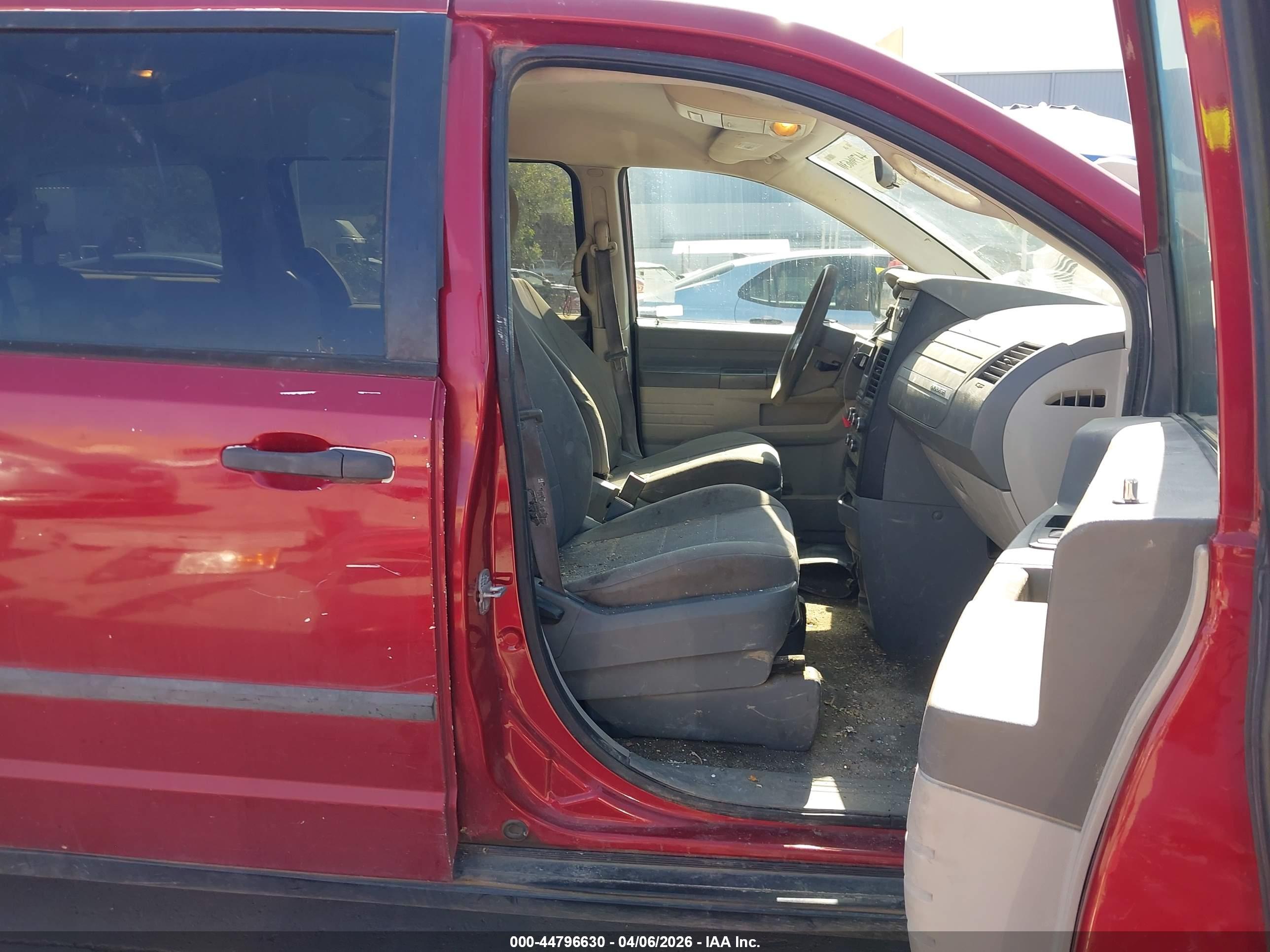DODGE GRAND image 5