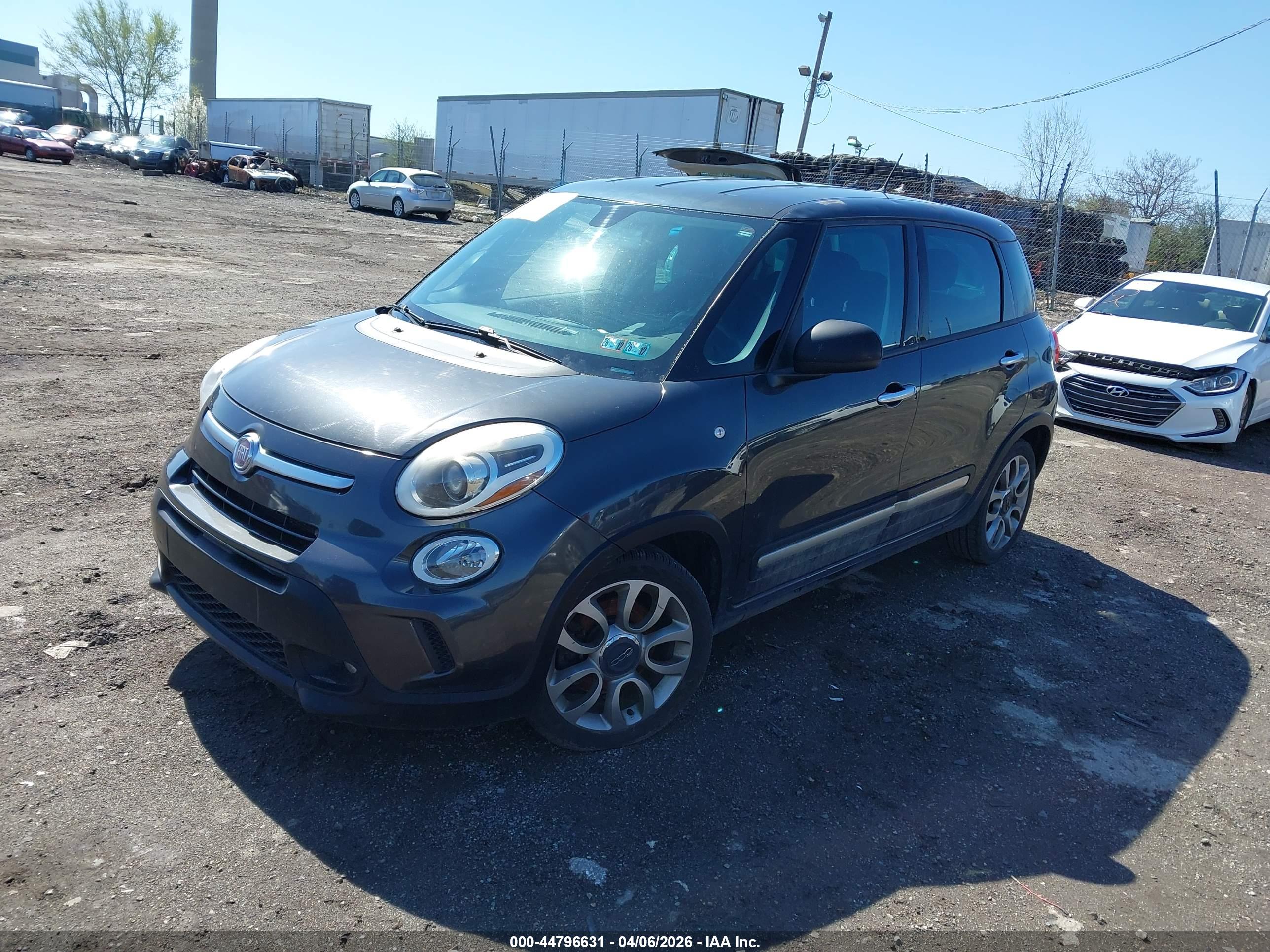 FIAT 500L image 2