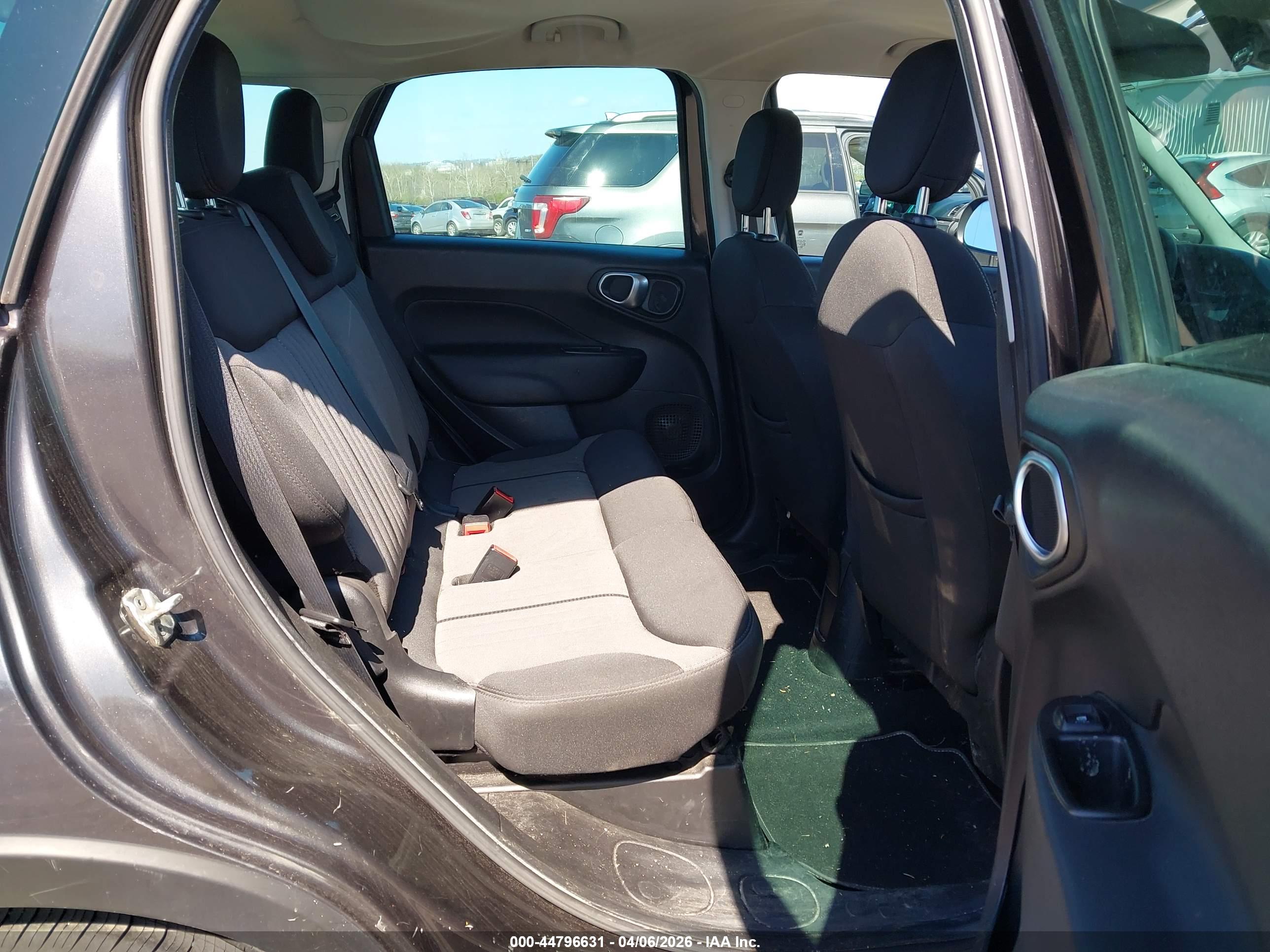 FIAT 500L image 8