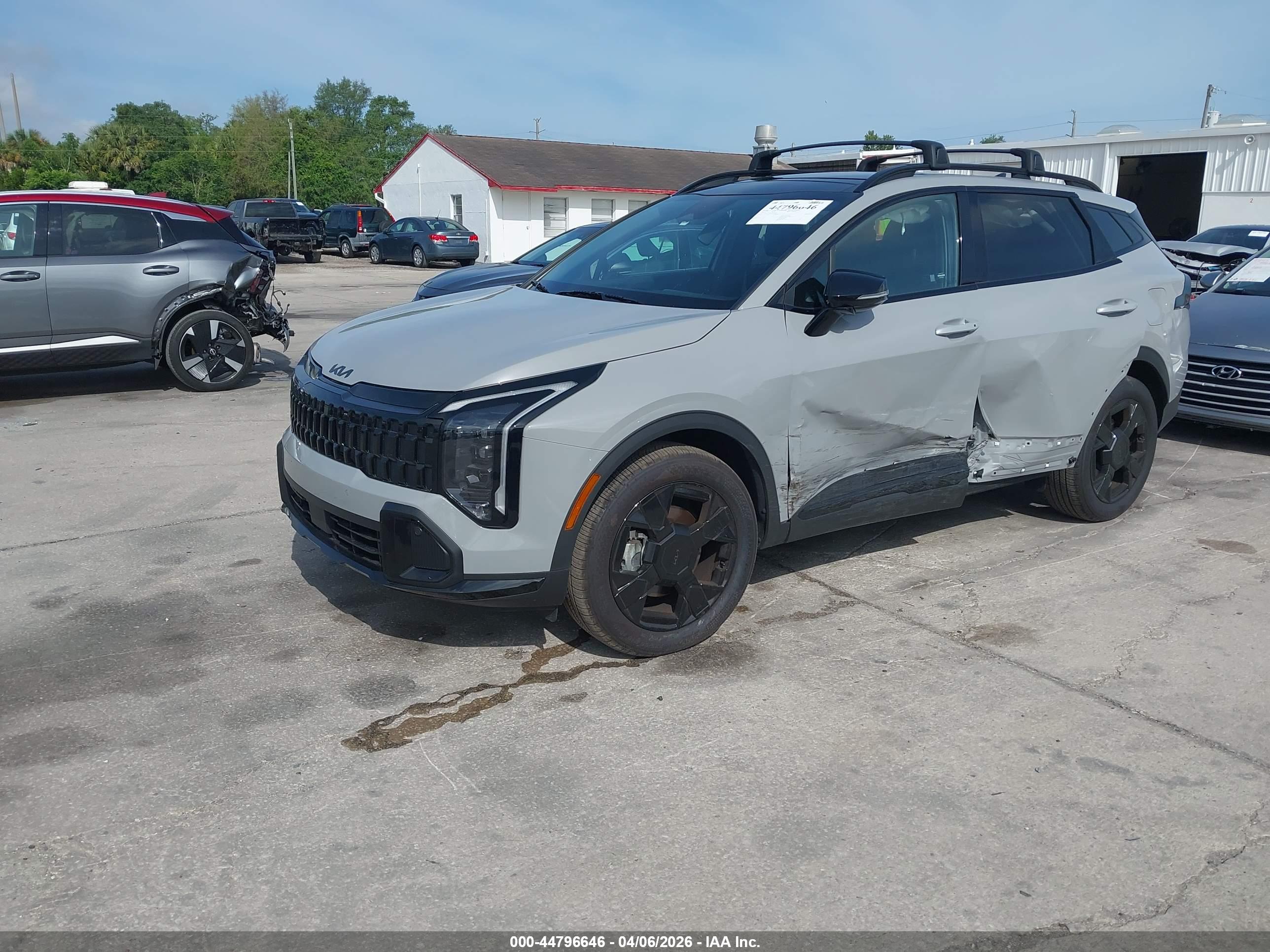 KIA SPORTAGE image 2