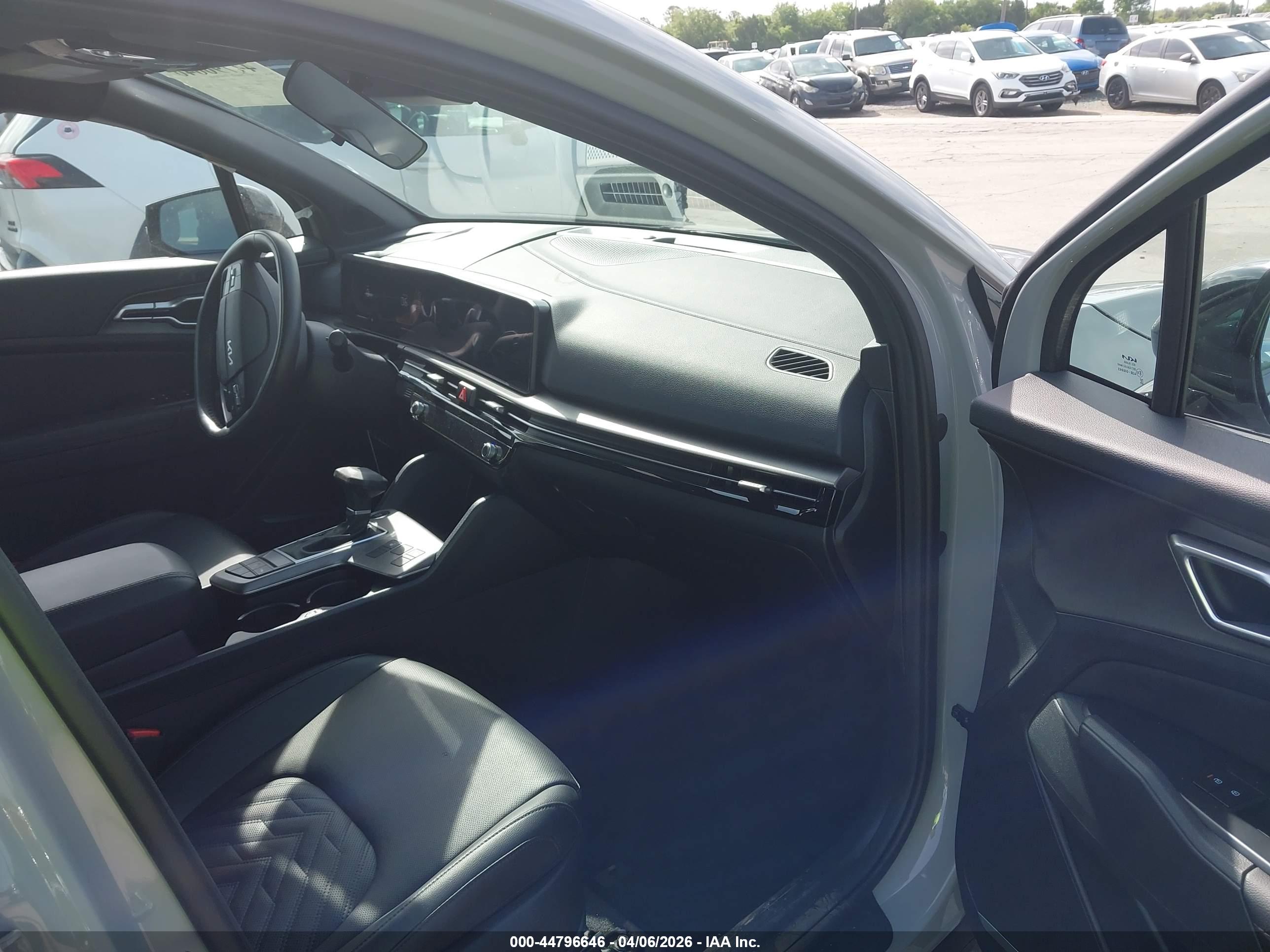 KIA SPORTAGE image 5