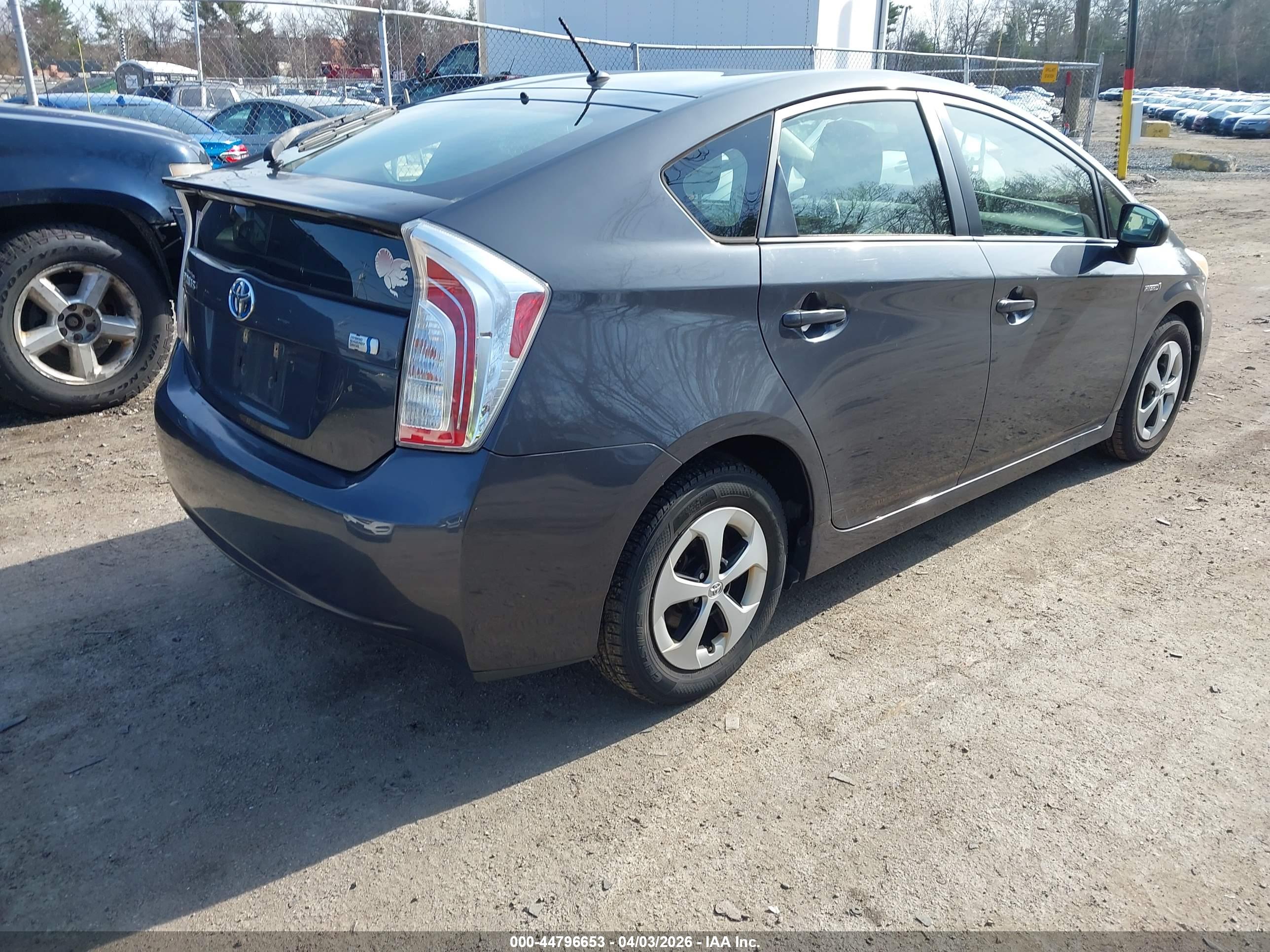 TOYOTA PRIUS image 4