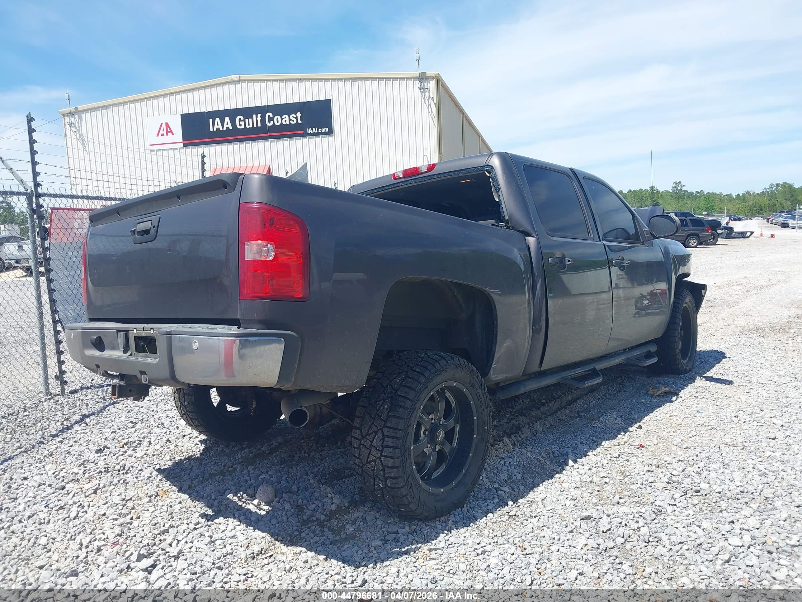 CHEVROLET SILVERADO image 4