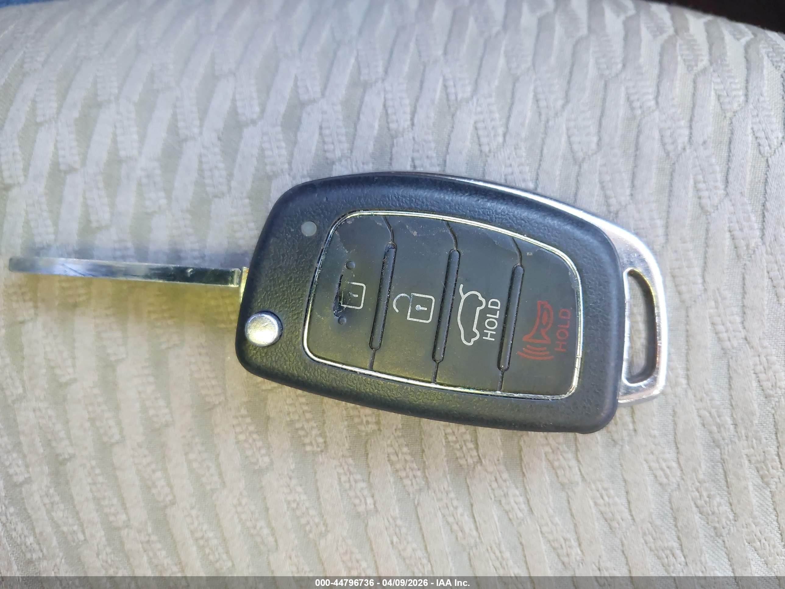 HYUNDAI SANTA image 11