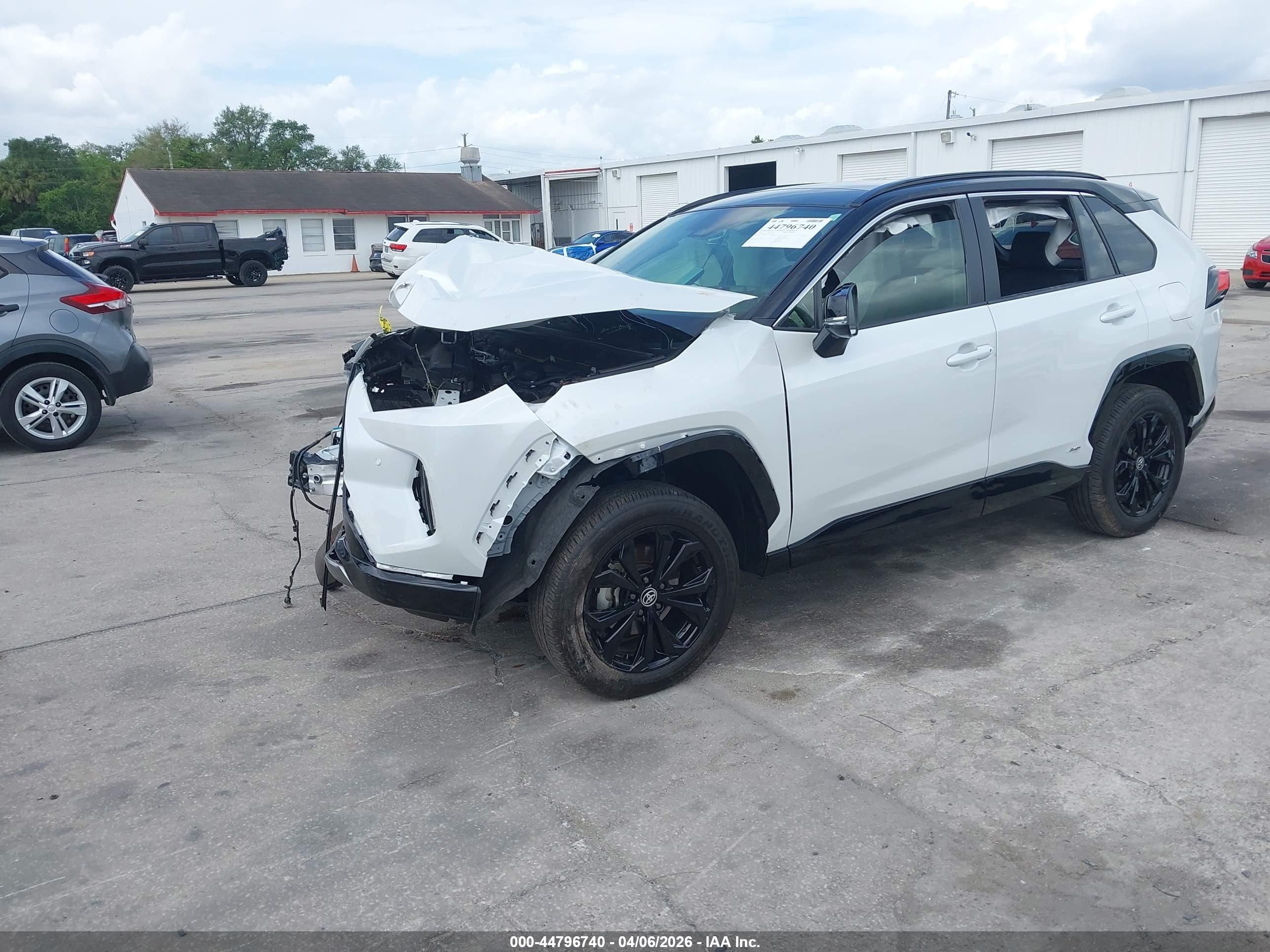TOYOTA RAV4 image 2