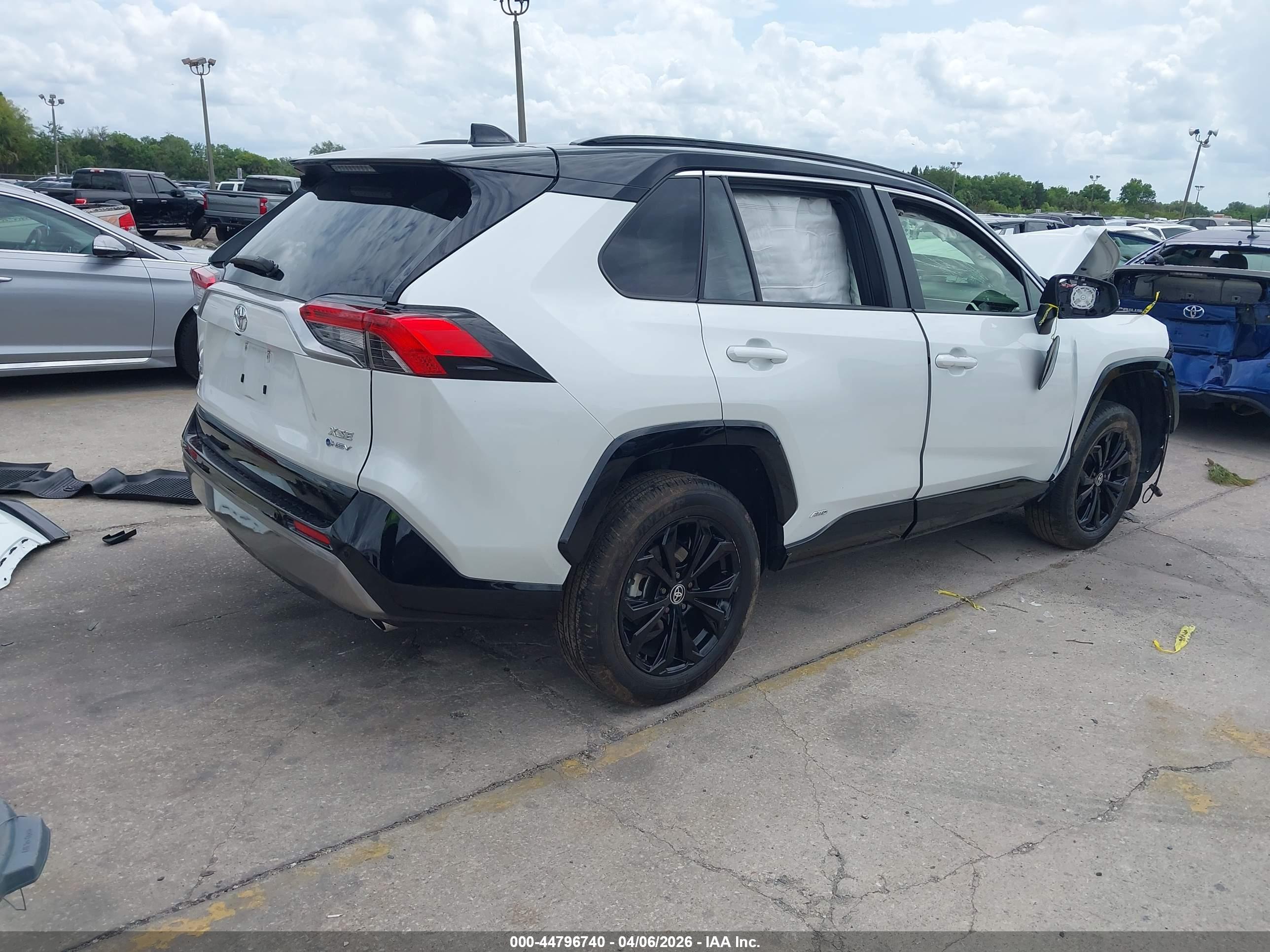 TOYOTA RAV4 image 4
