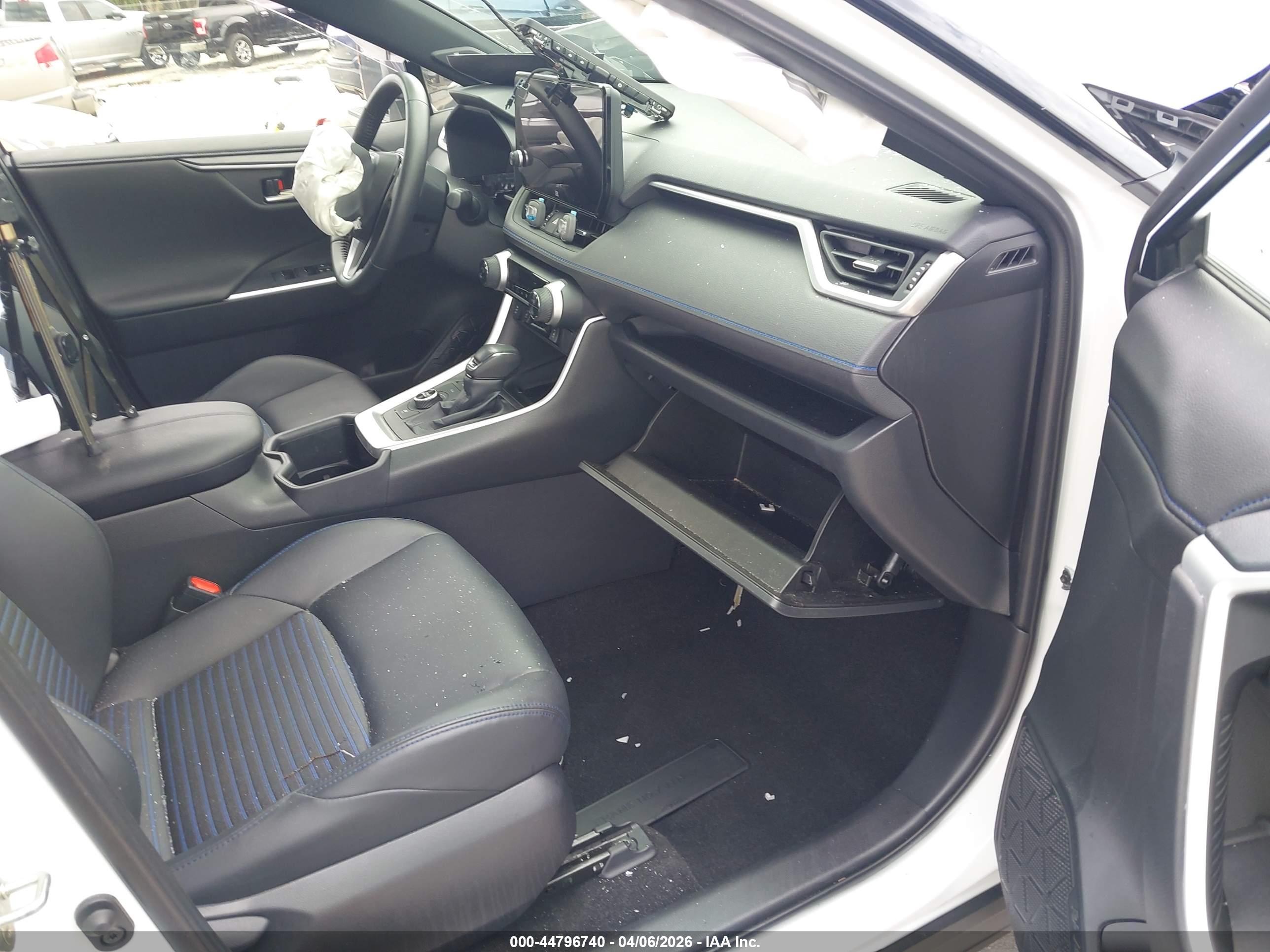 TOYOTA RAV4 image 5