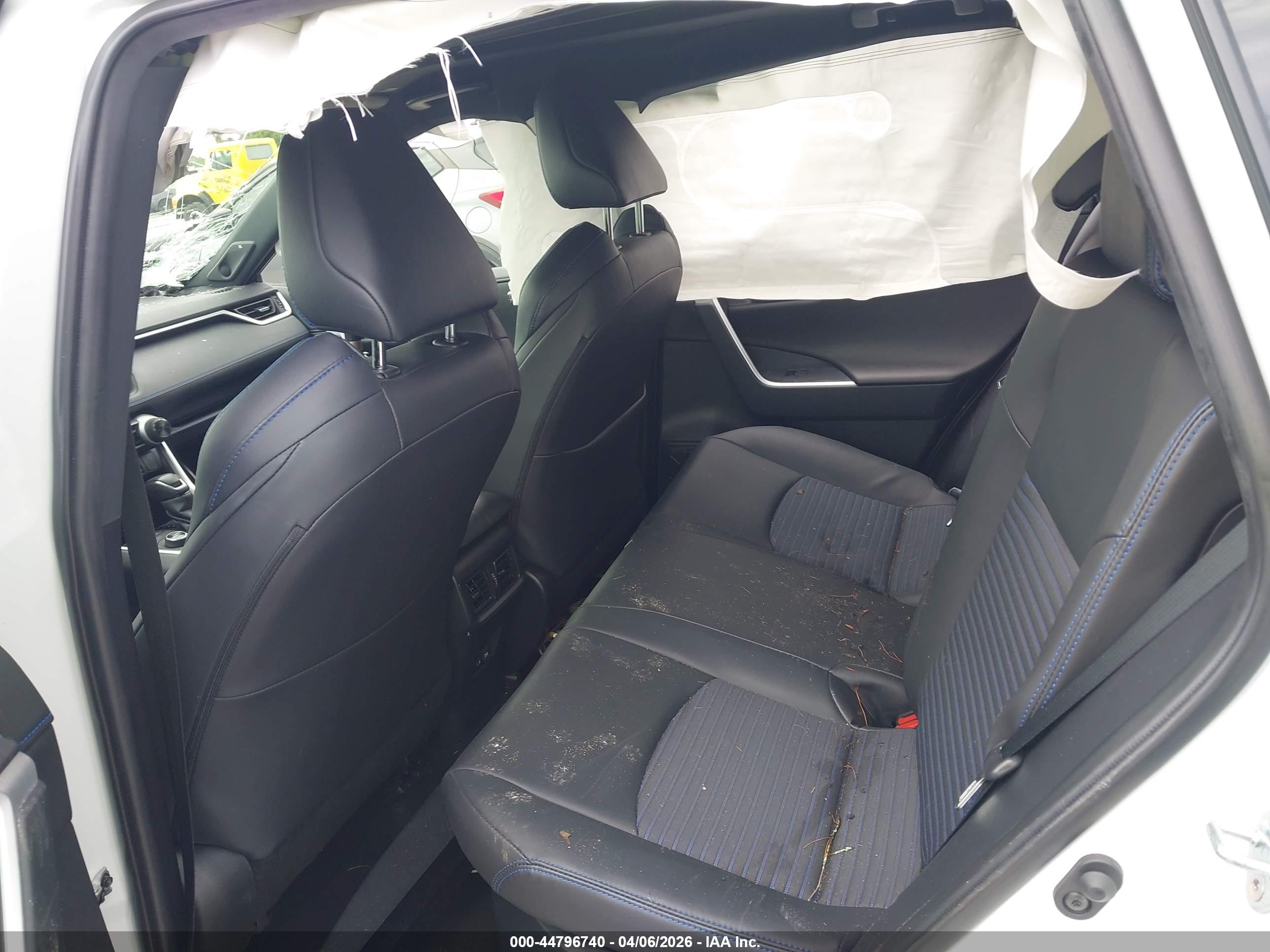 TOYOTA RAV4 image 8