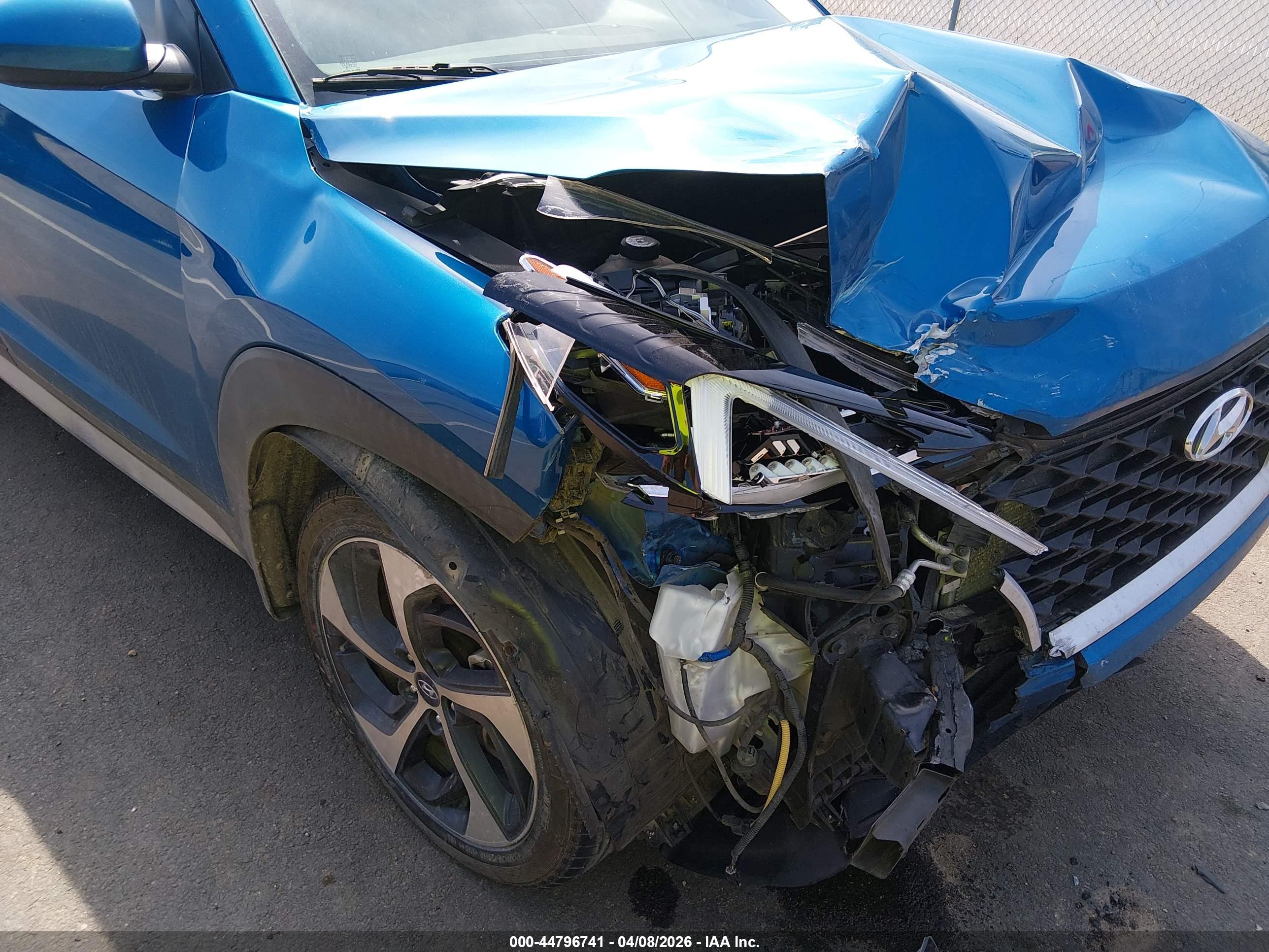 HYUNDAI TUCSON image 6