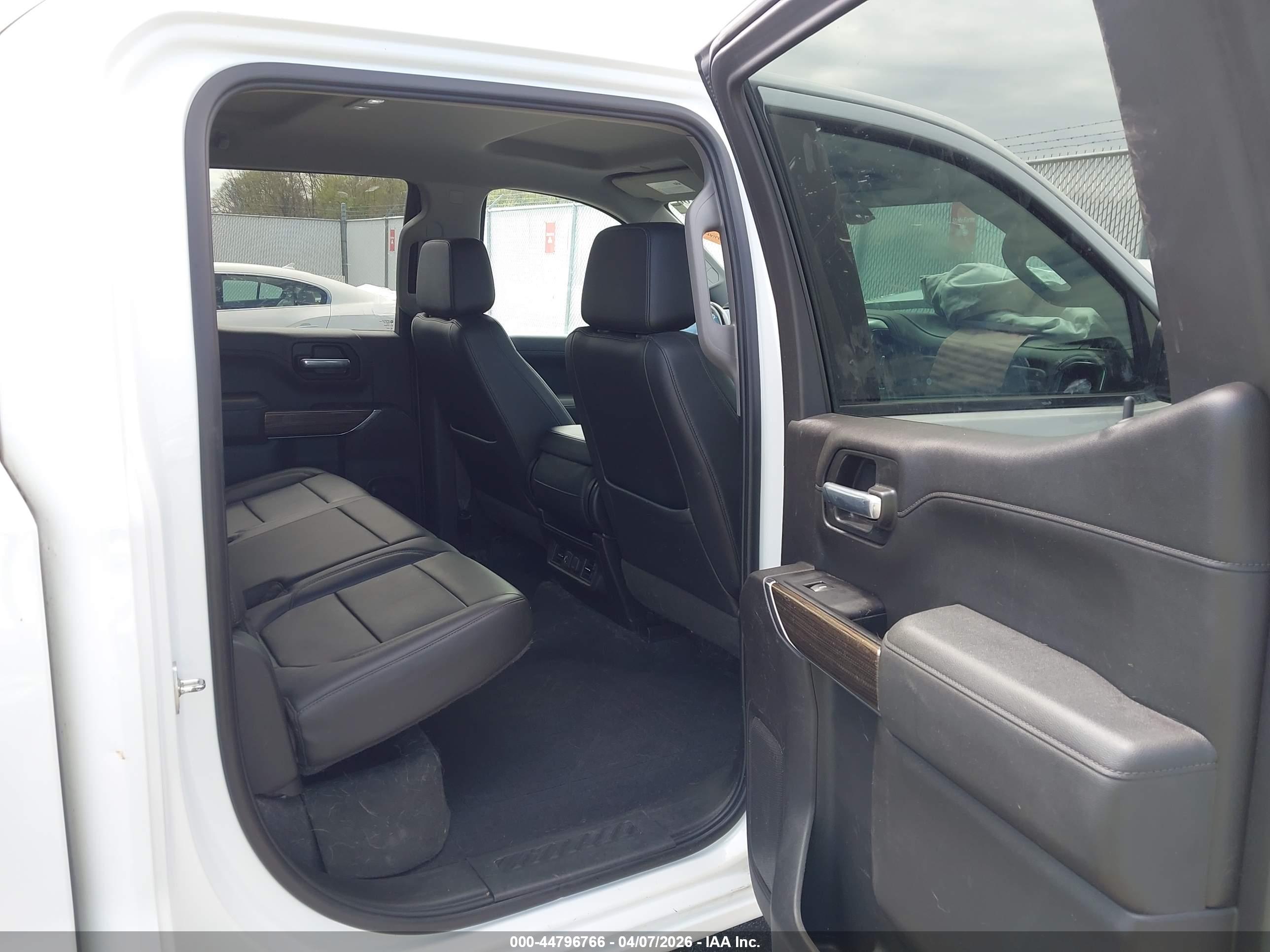 CHEVROLET SILVERADO image 8