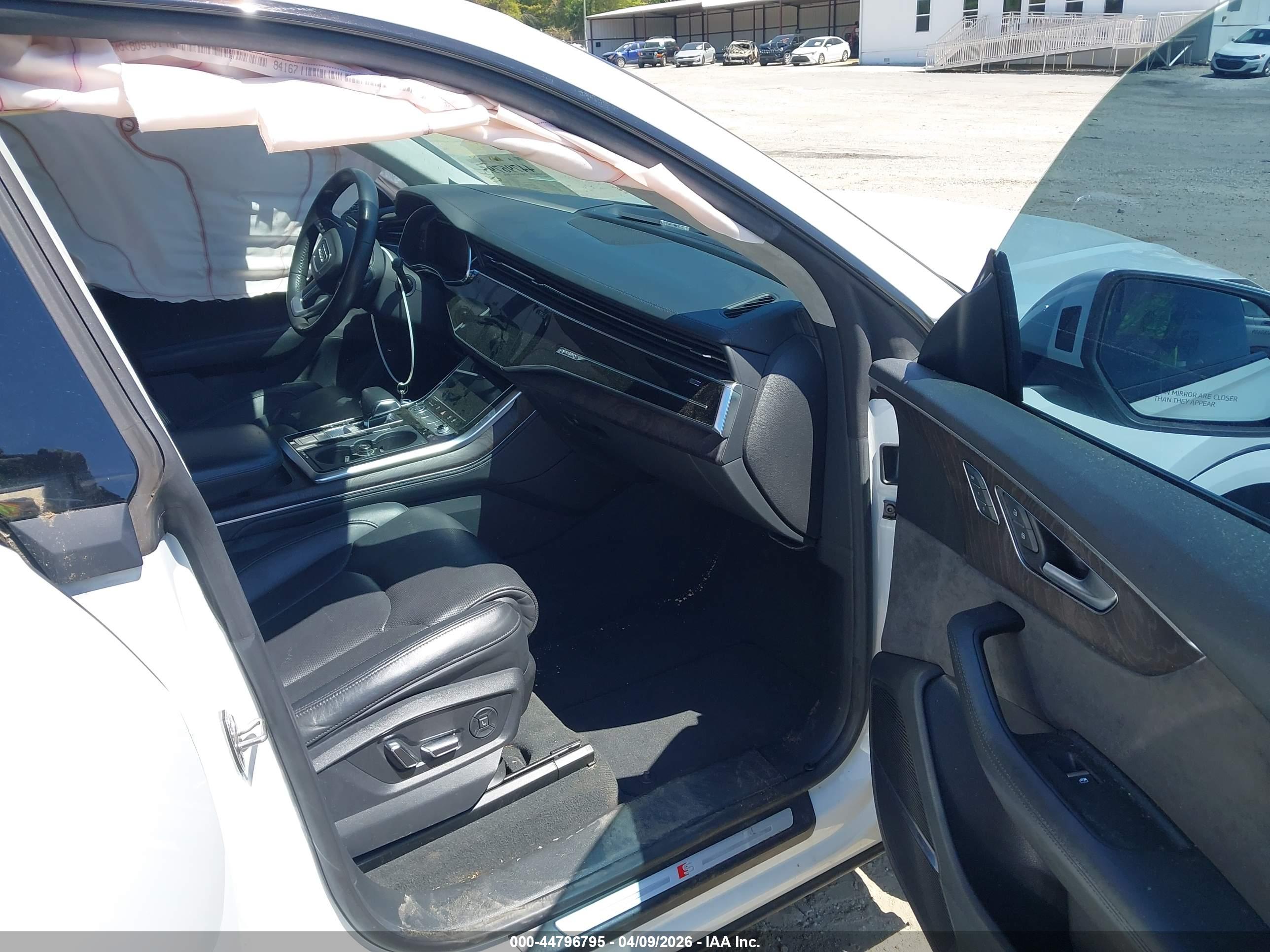 AUDI Q8 image 5