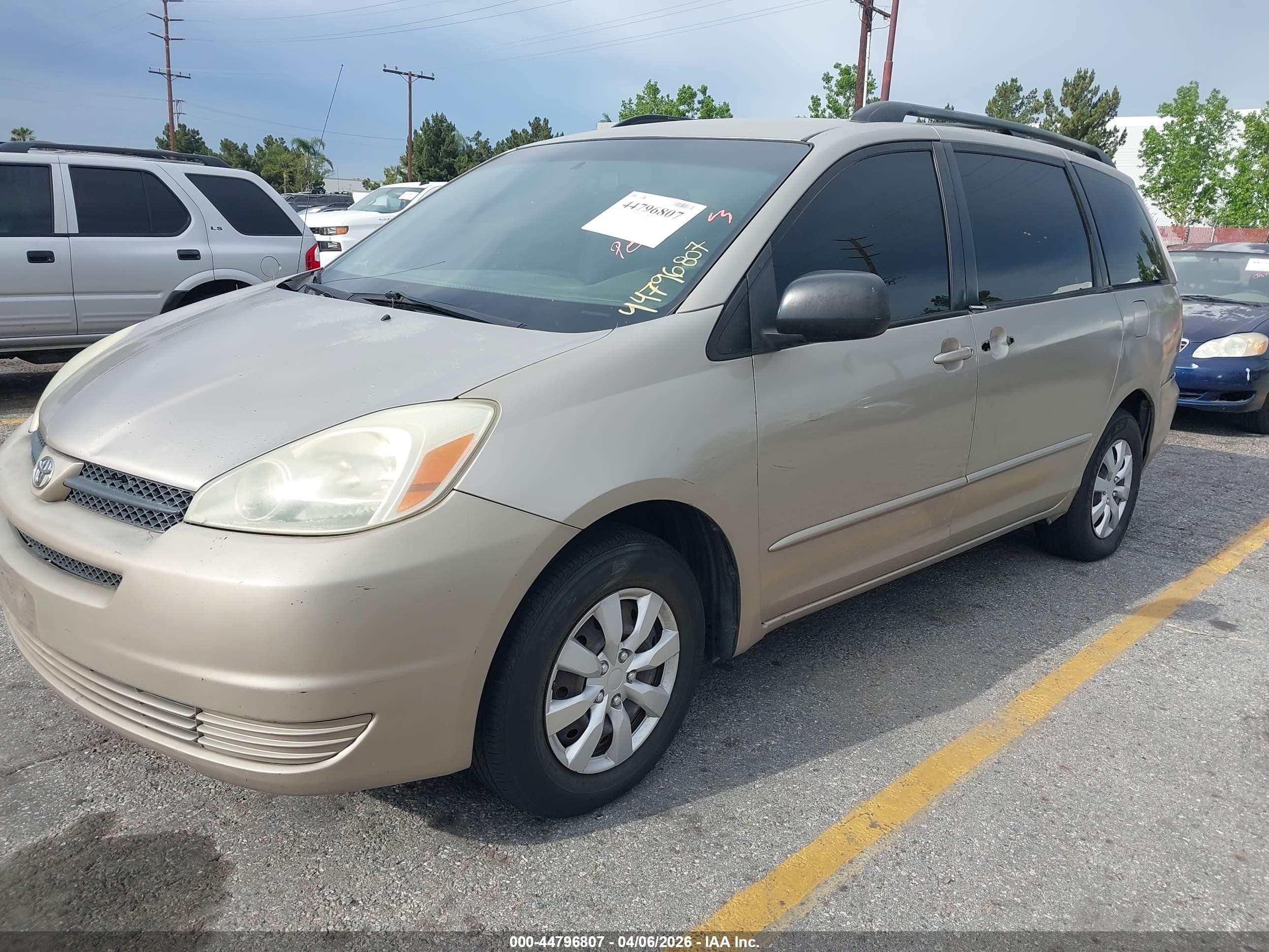 TOYOTA SIENNA image 2