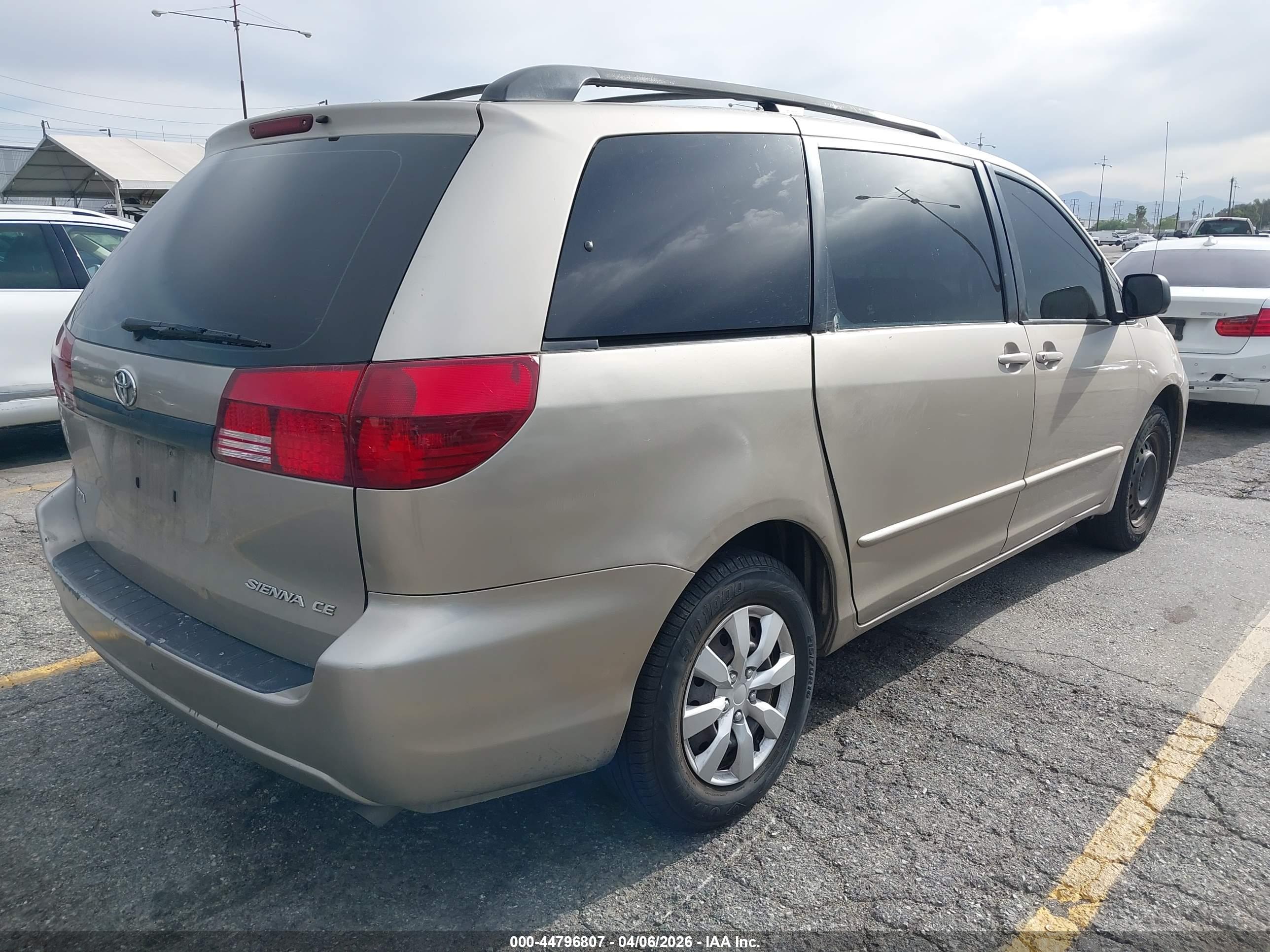 TOYOTA SIENNA image 4