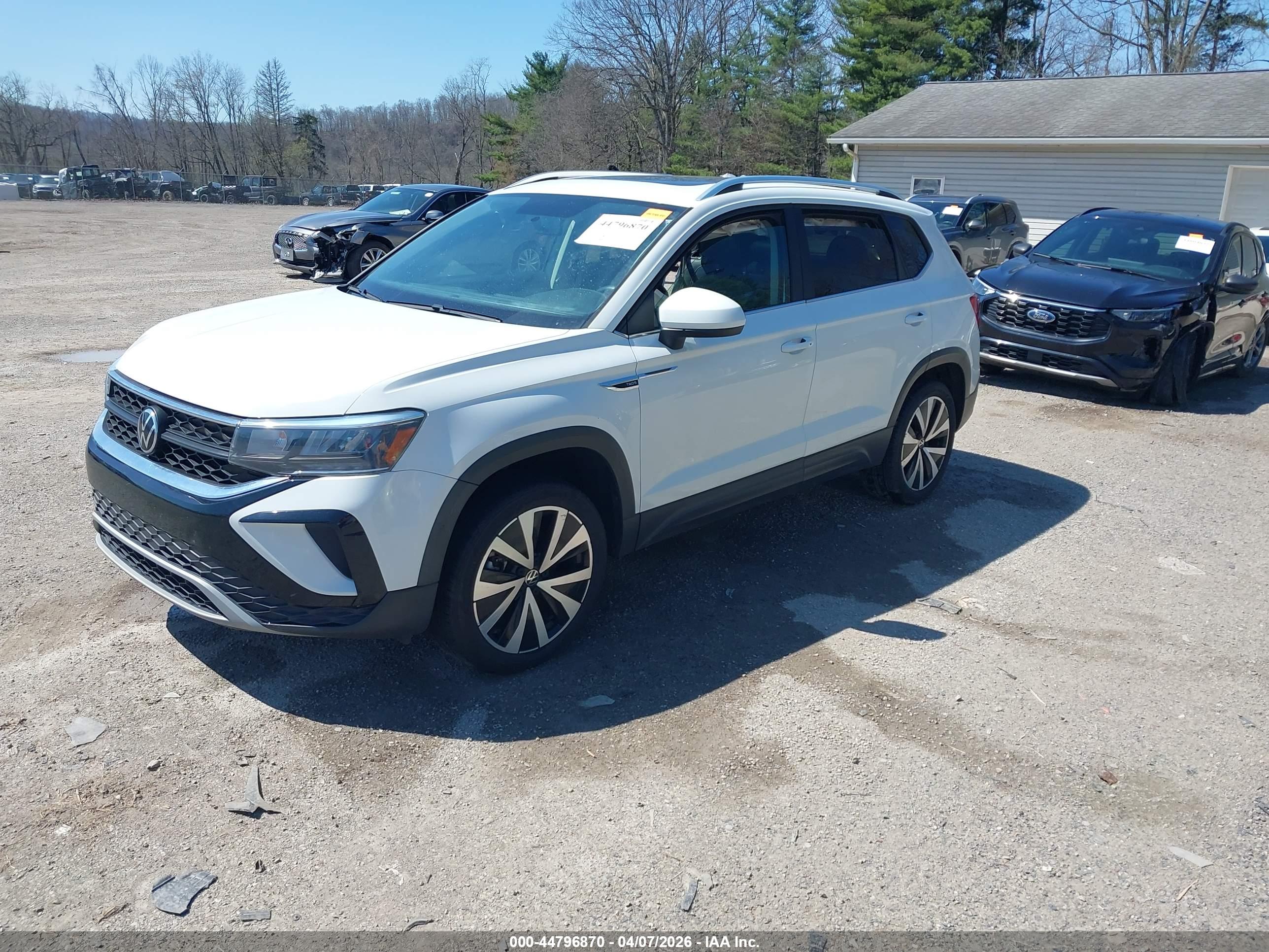 VOLKSWAGEN TAOS image 2