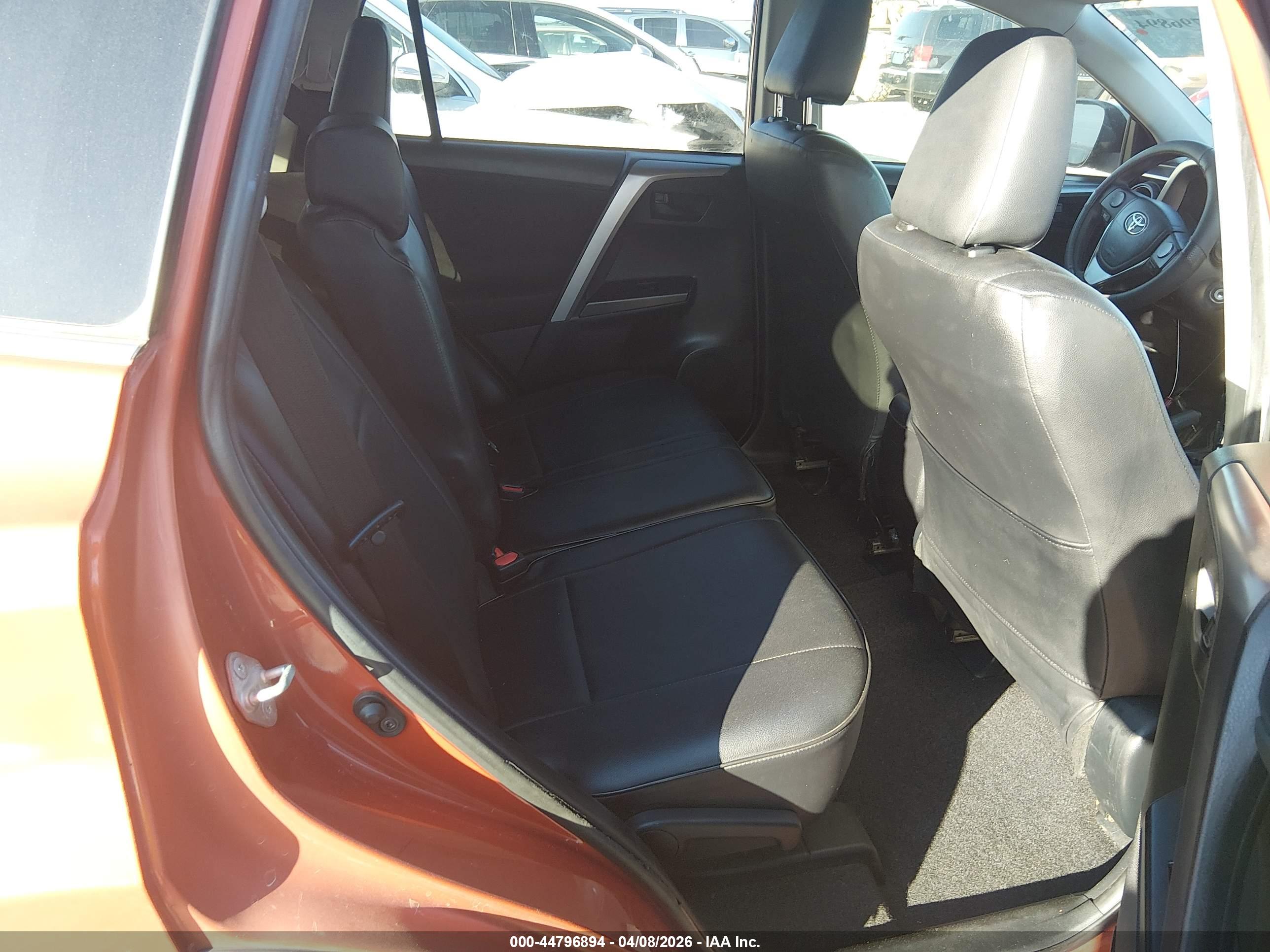 TOYOTA RAV4 image 8
