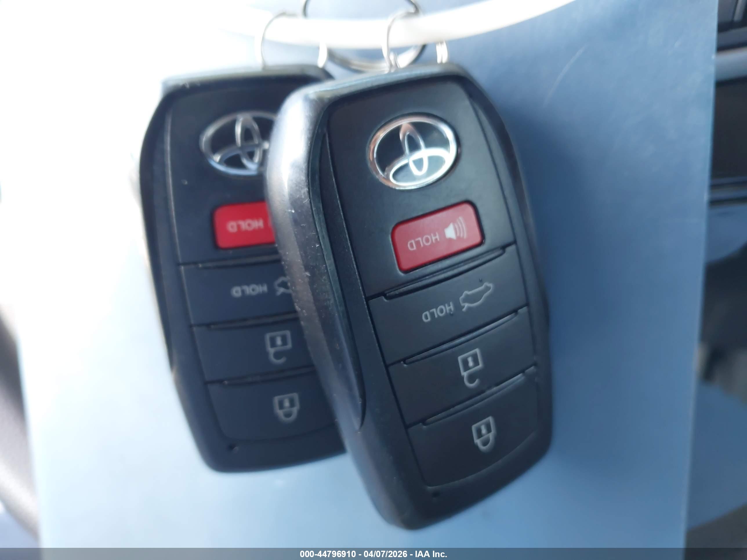 TOYOTA CAMRY image 11