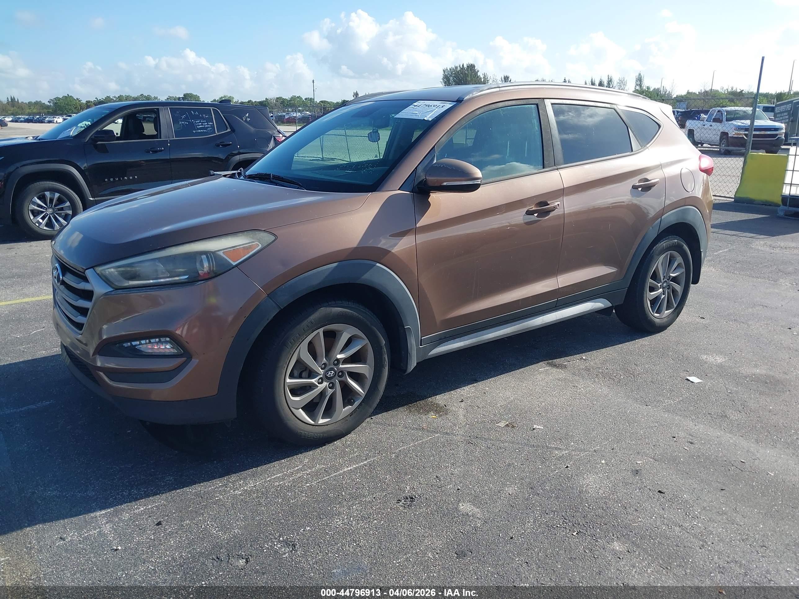 HYUNDAI TUCSON image 2