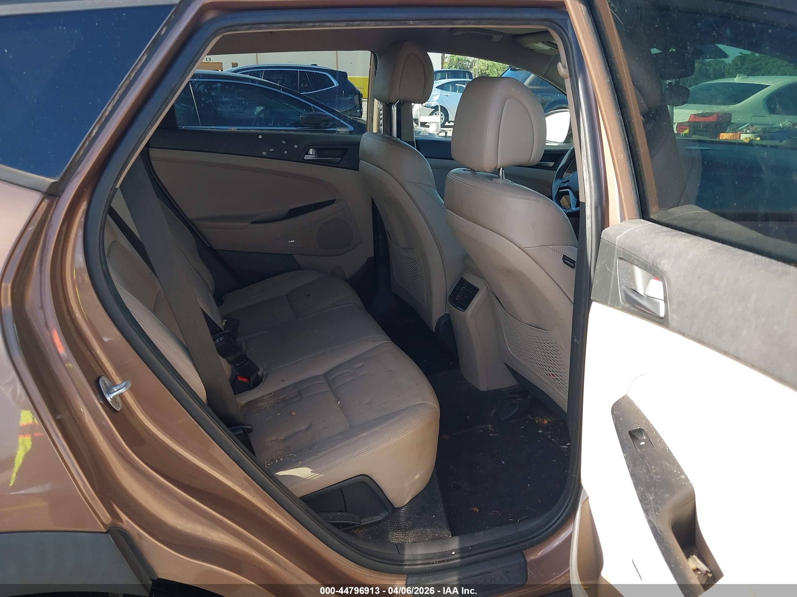 HYUNDAI TUCSON image 8