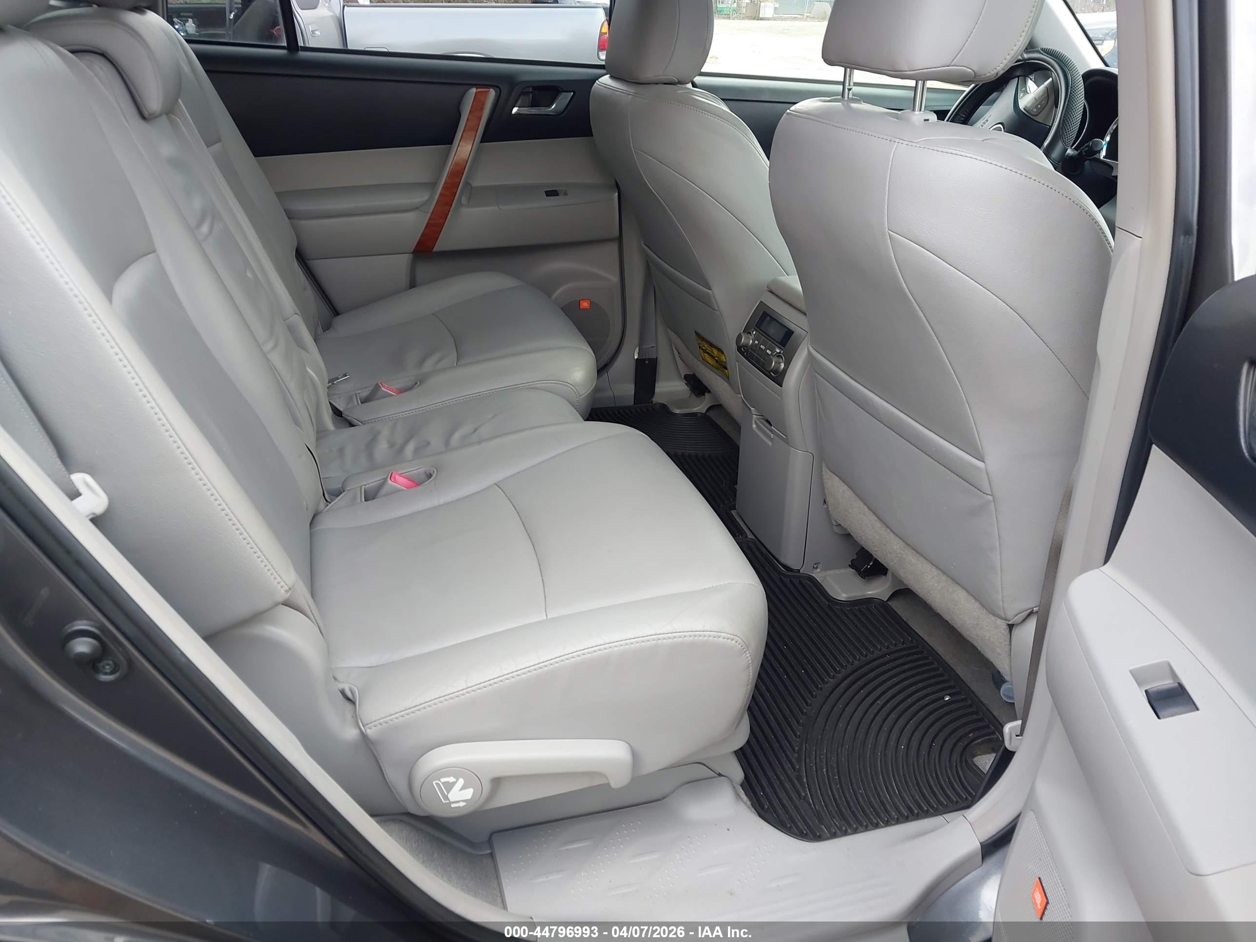 TOYOTA HIGHLANDER image 8