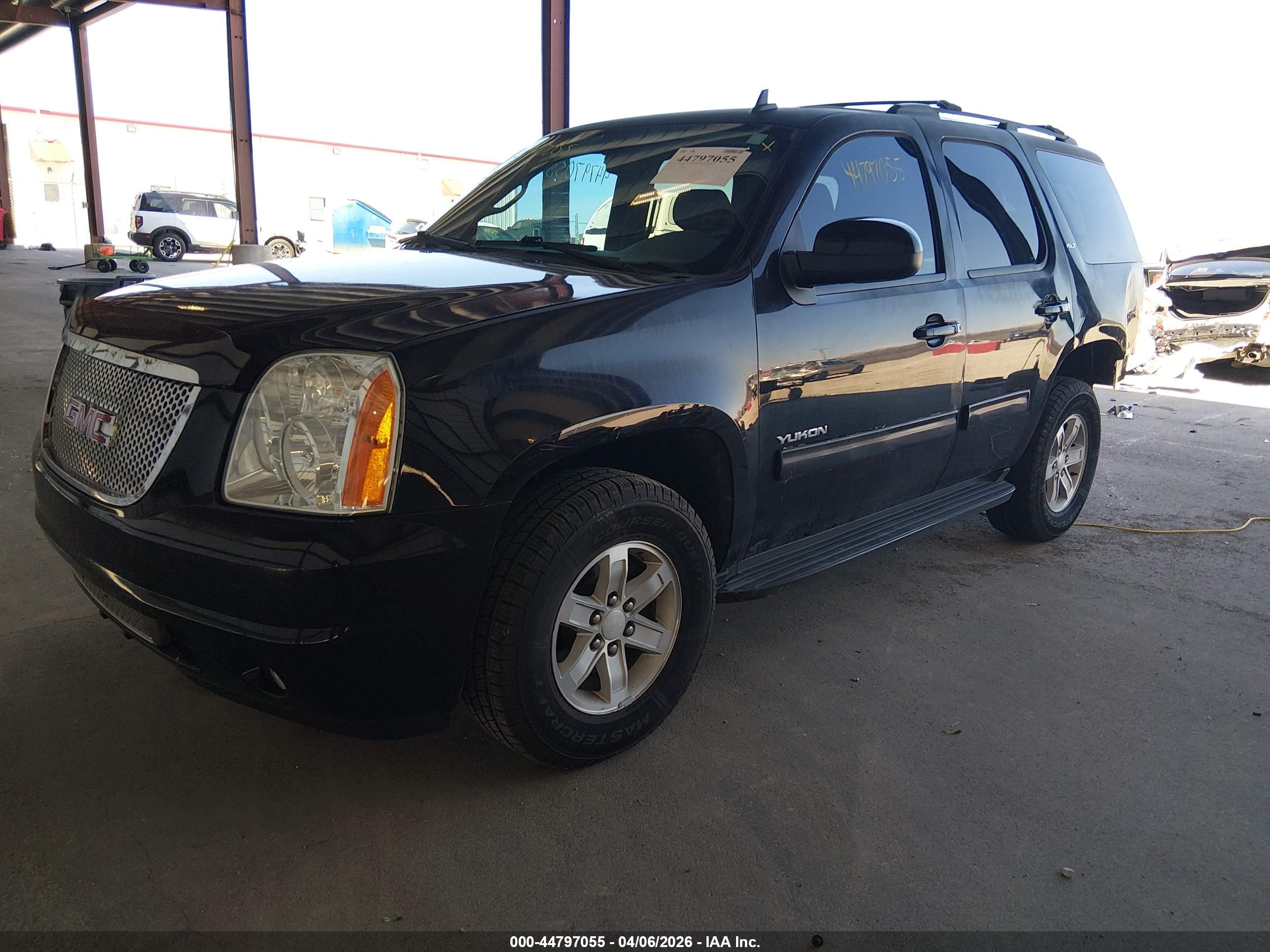 GMC YUKON image 2