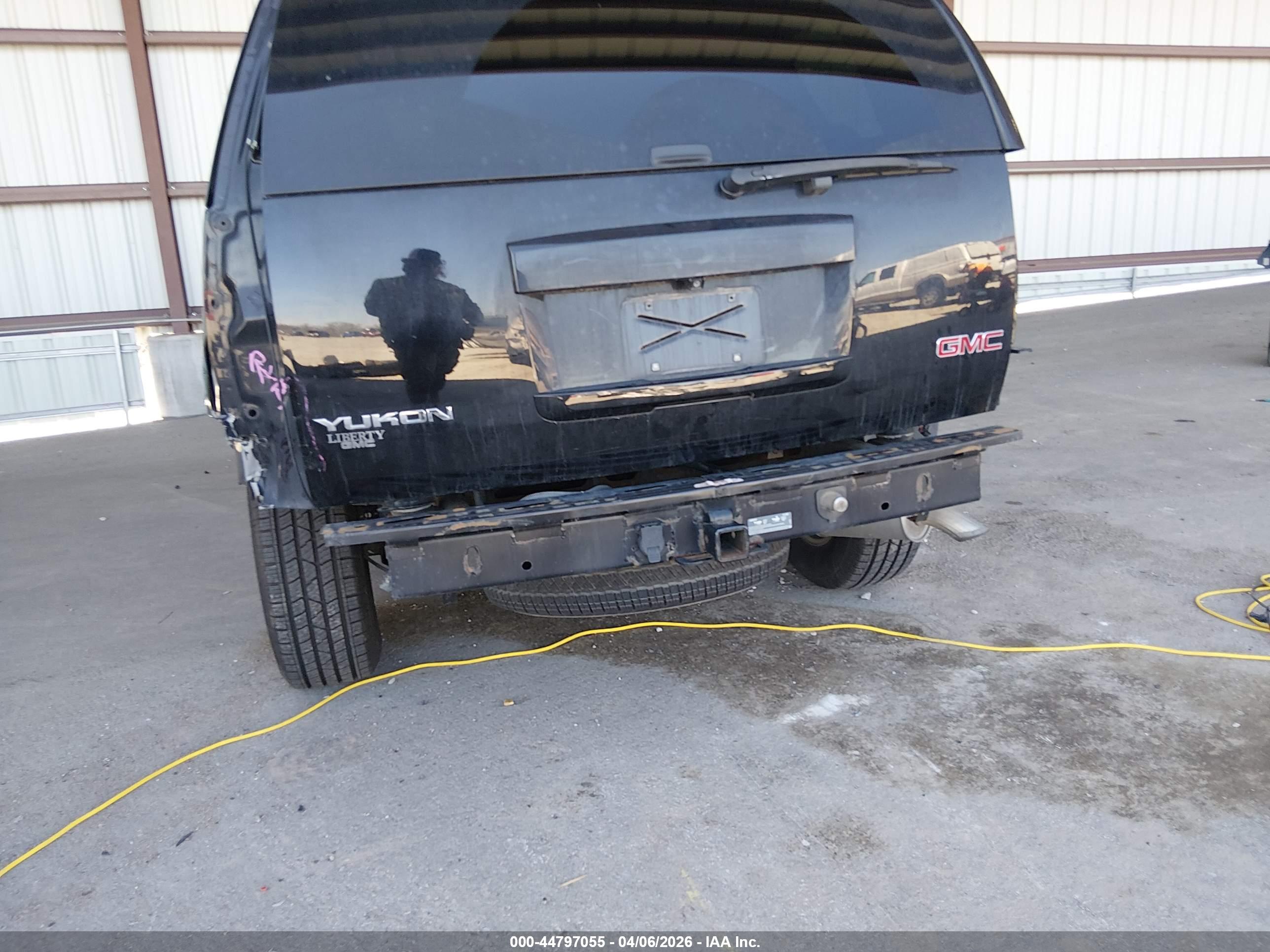 GMC YUKON image 6