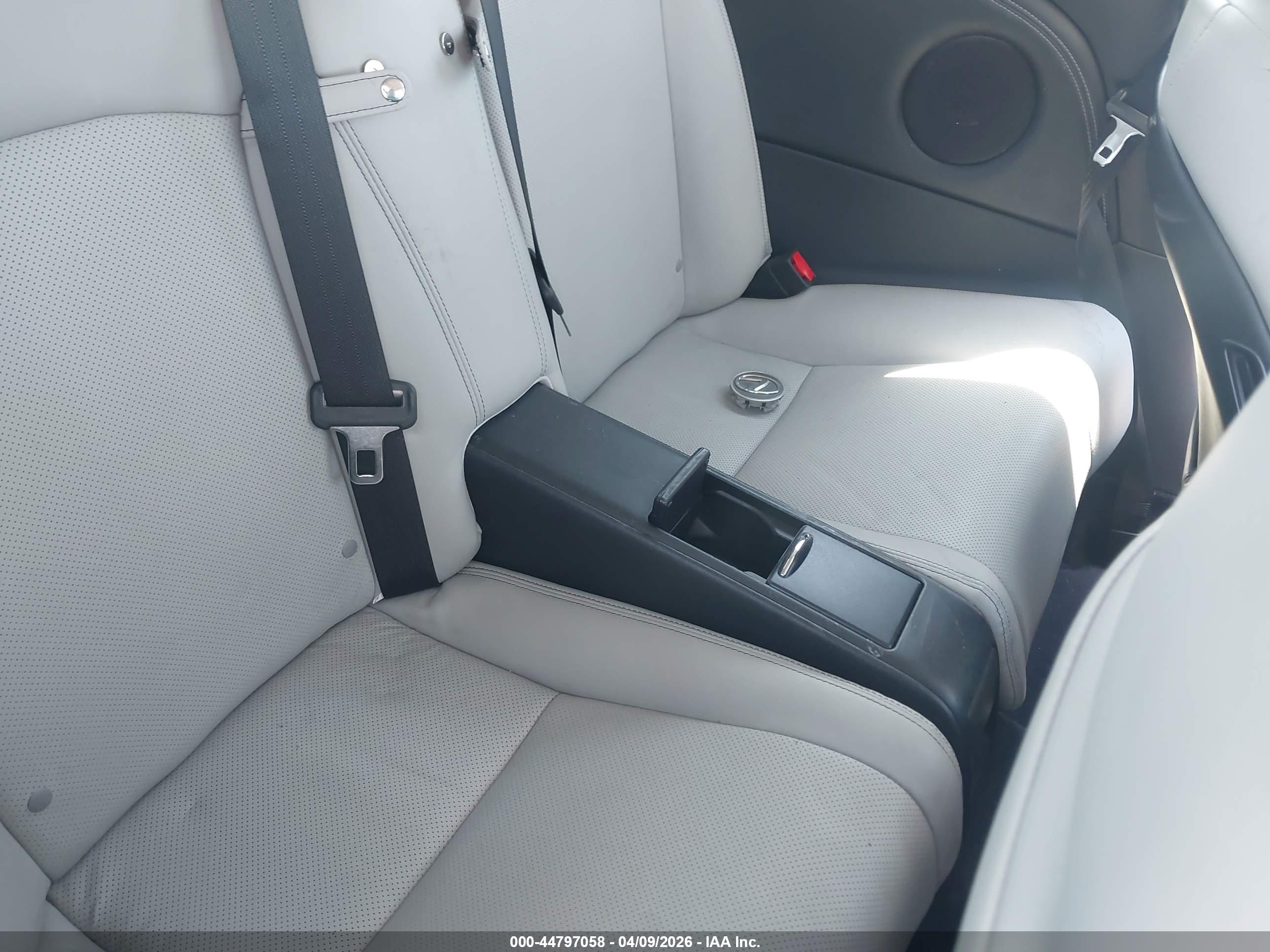 LEXUS IS image 8