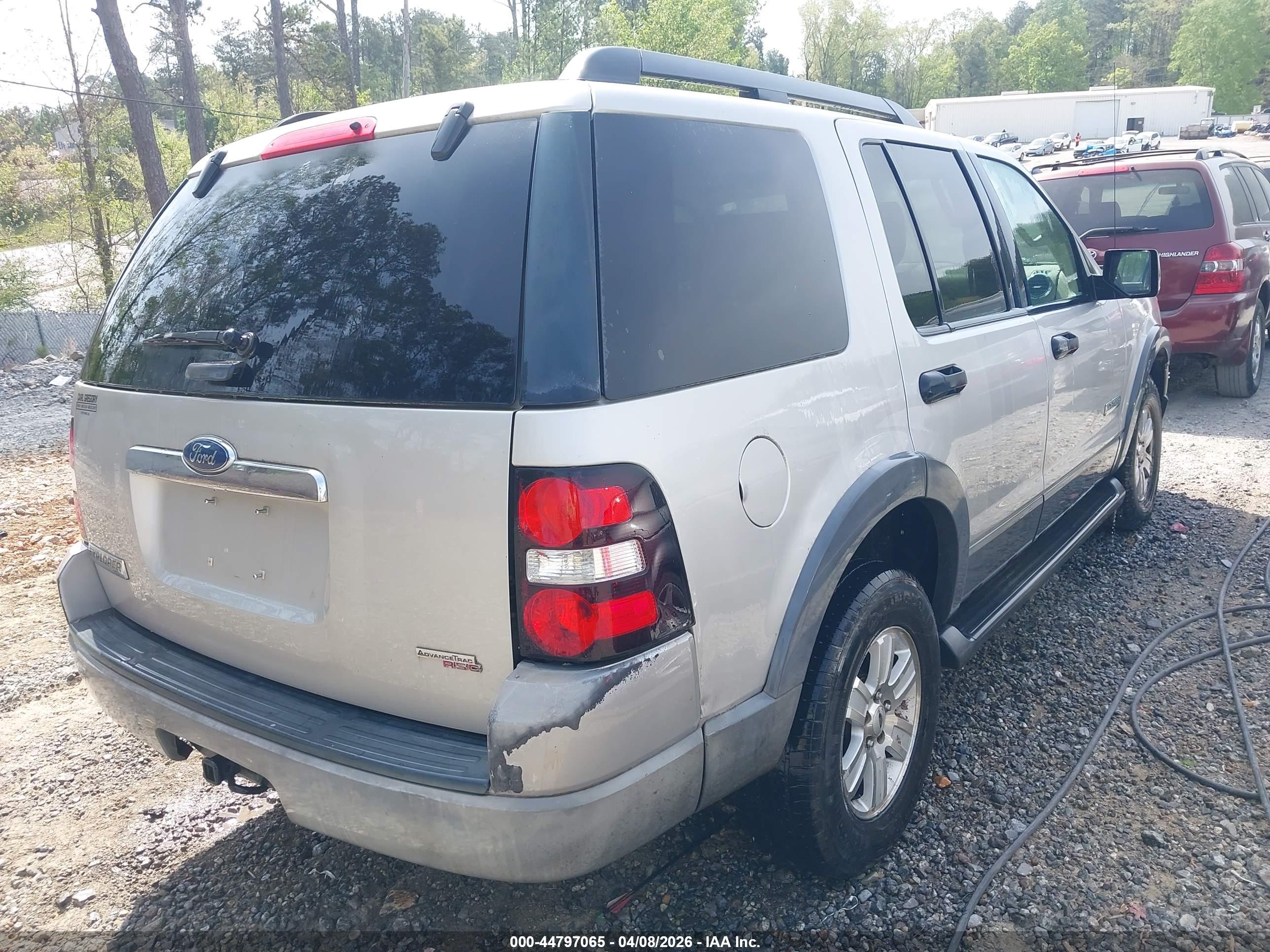 FORD EXPLORER image 4
