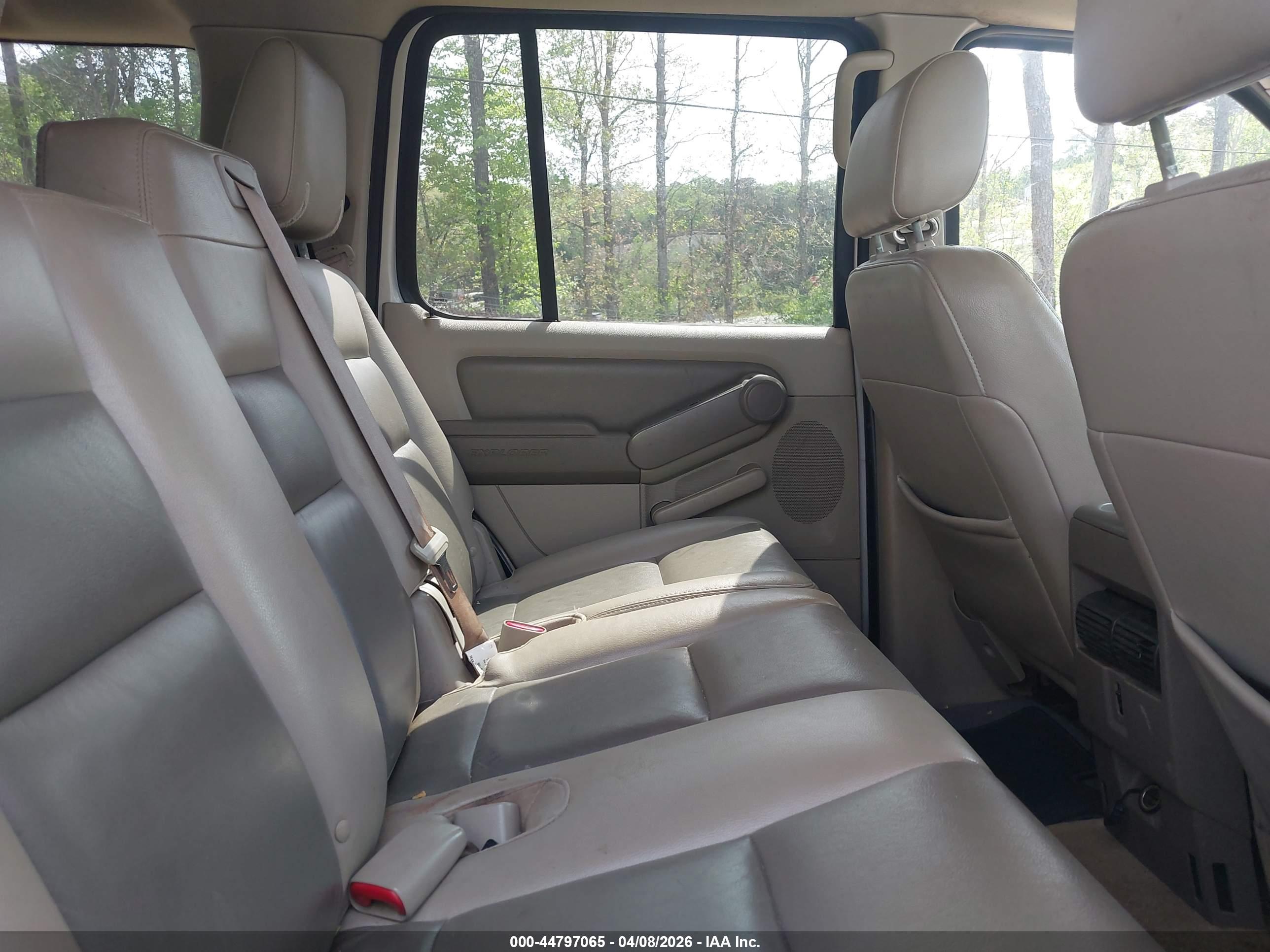 FORD EXPLORER image 8