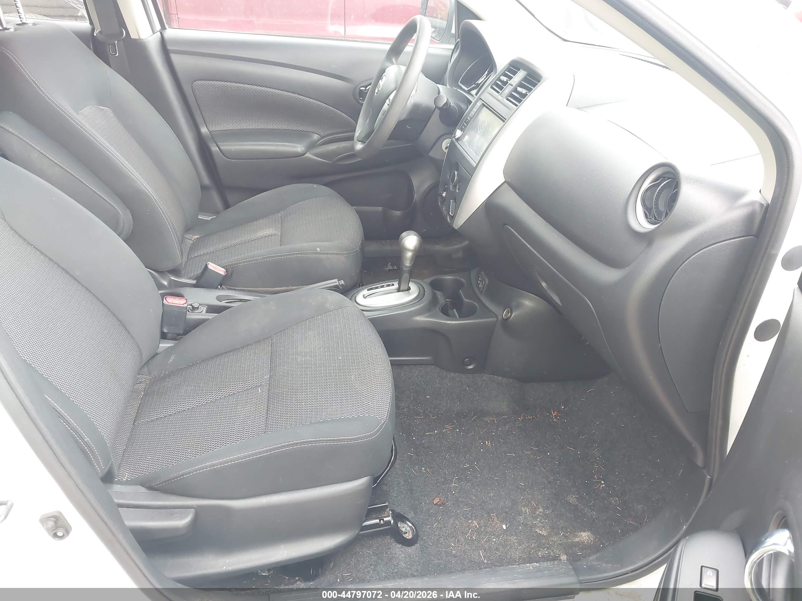 NISSAN VERSA image 5