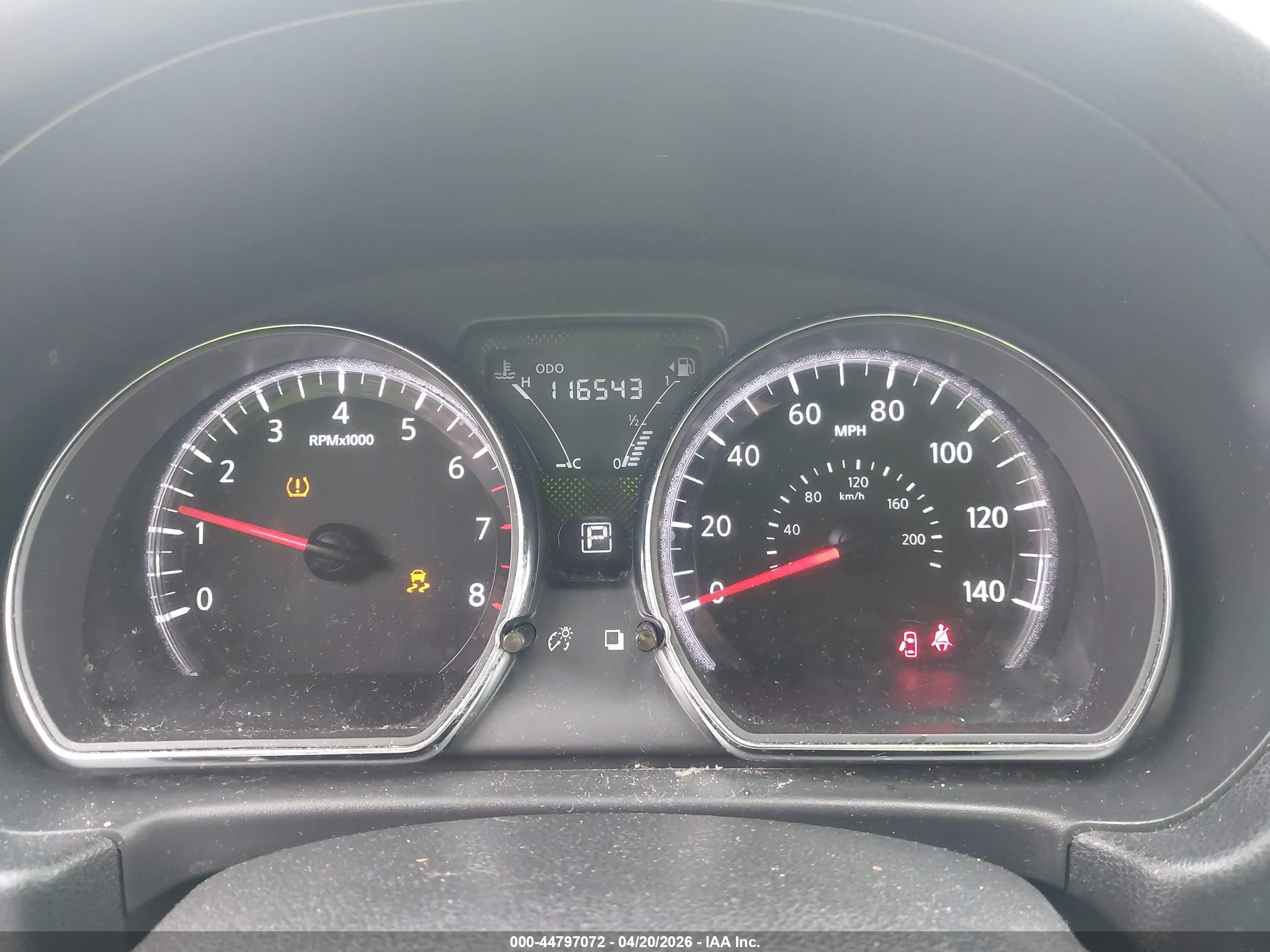 NISSAN VERSA image 7