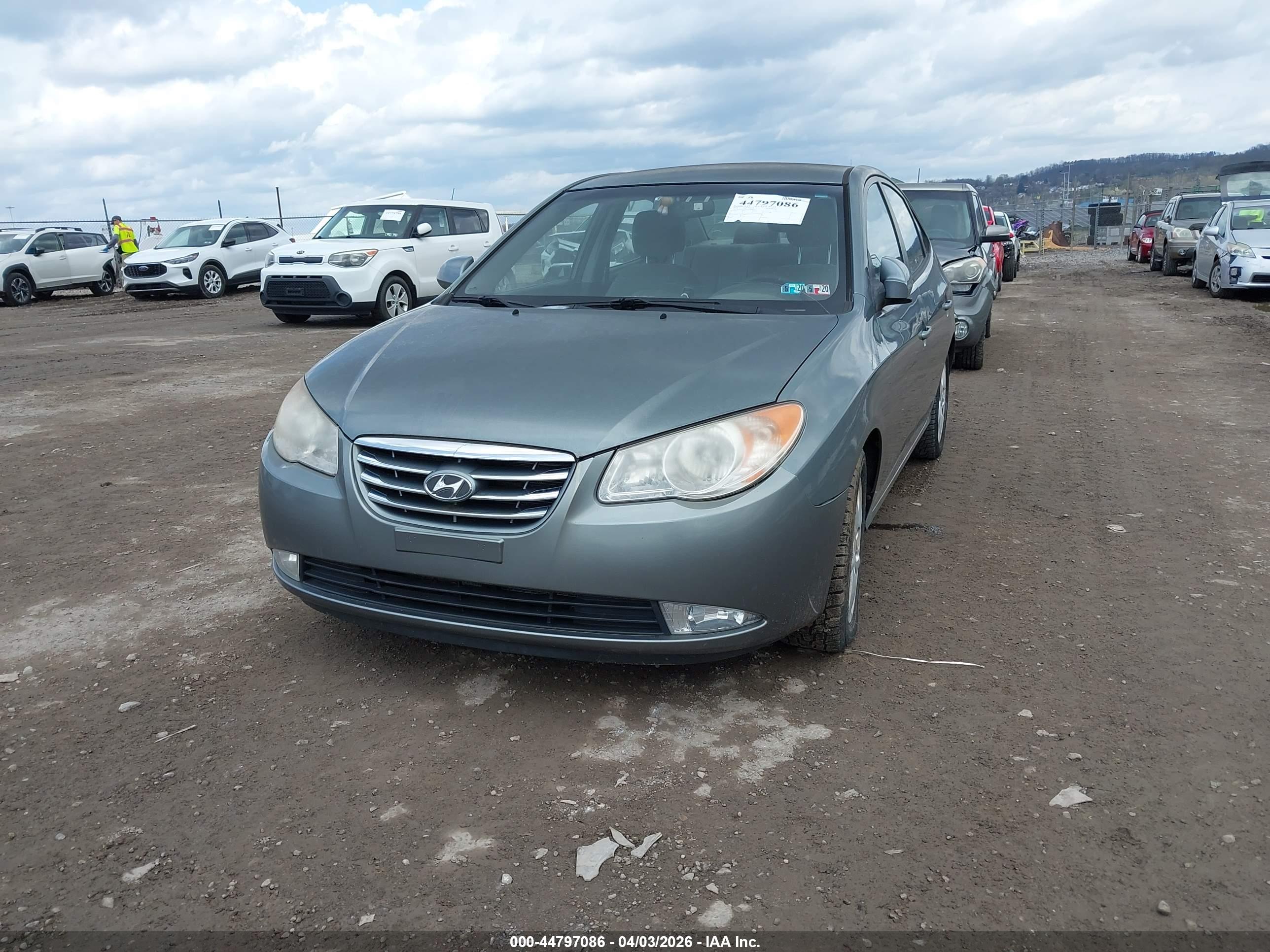 HYUNDAI ELANTRA image 2