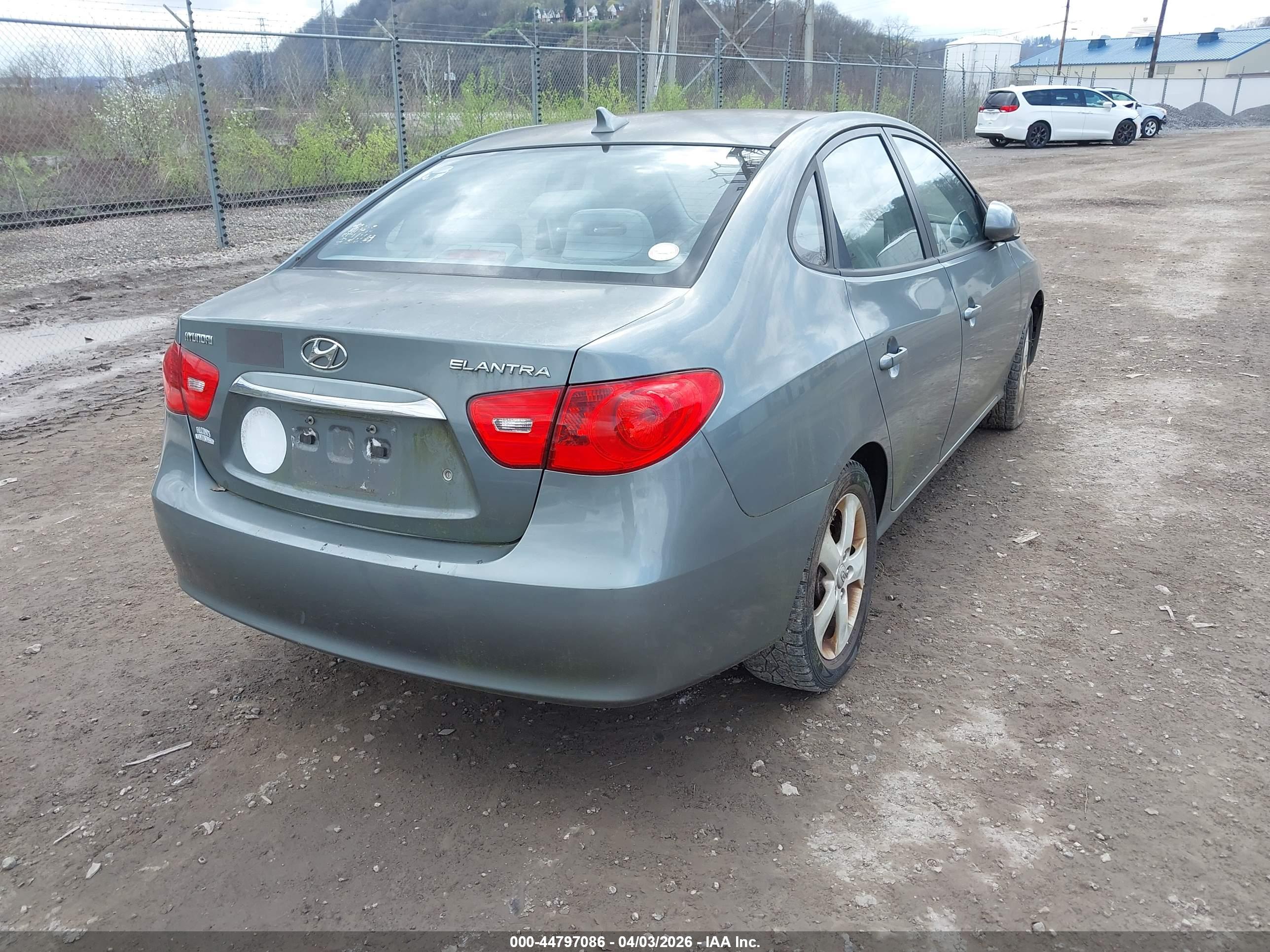 HYUNDAI ELANTRA image 4