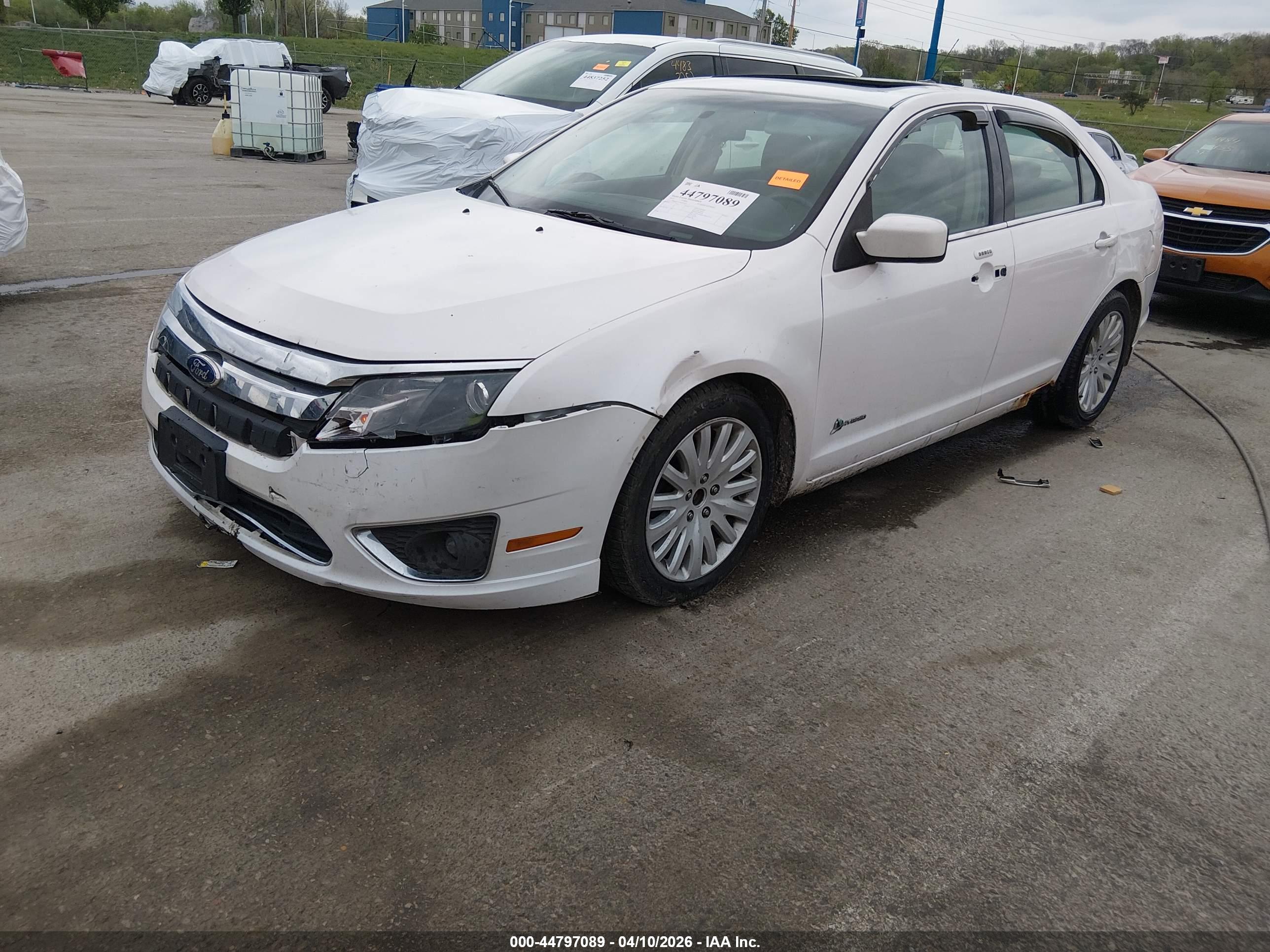 FORD FUSION image 2