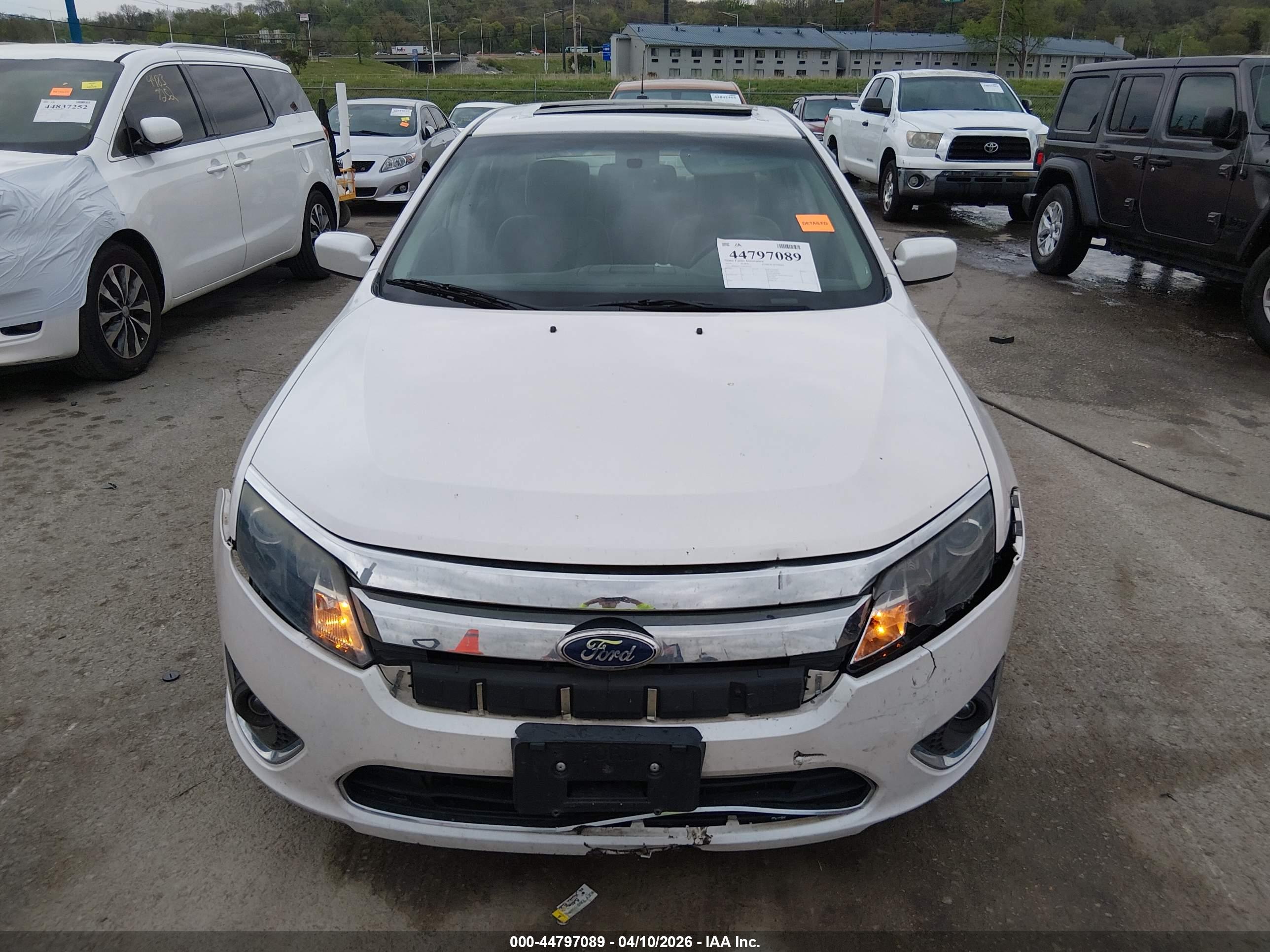 FORD FUSION image 6