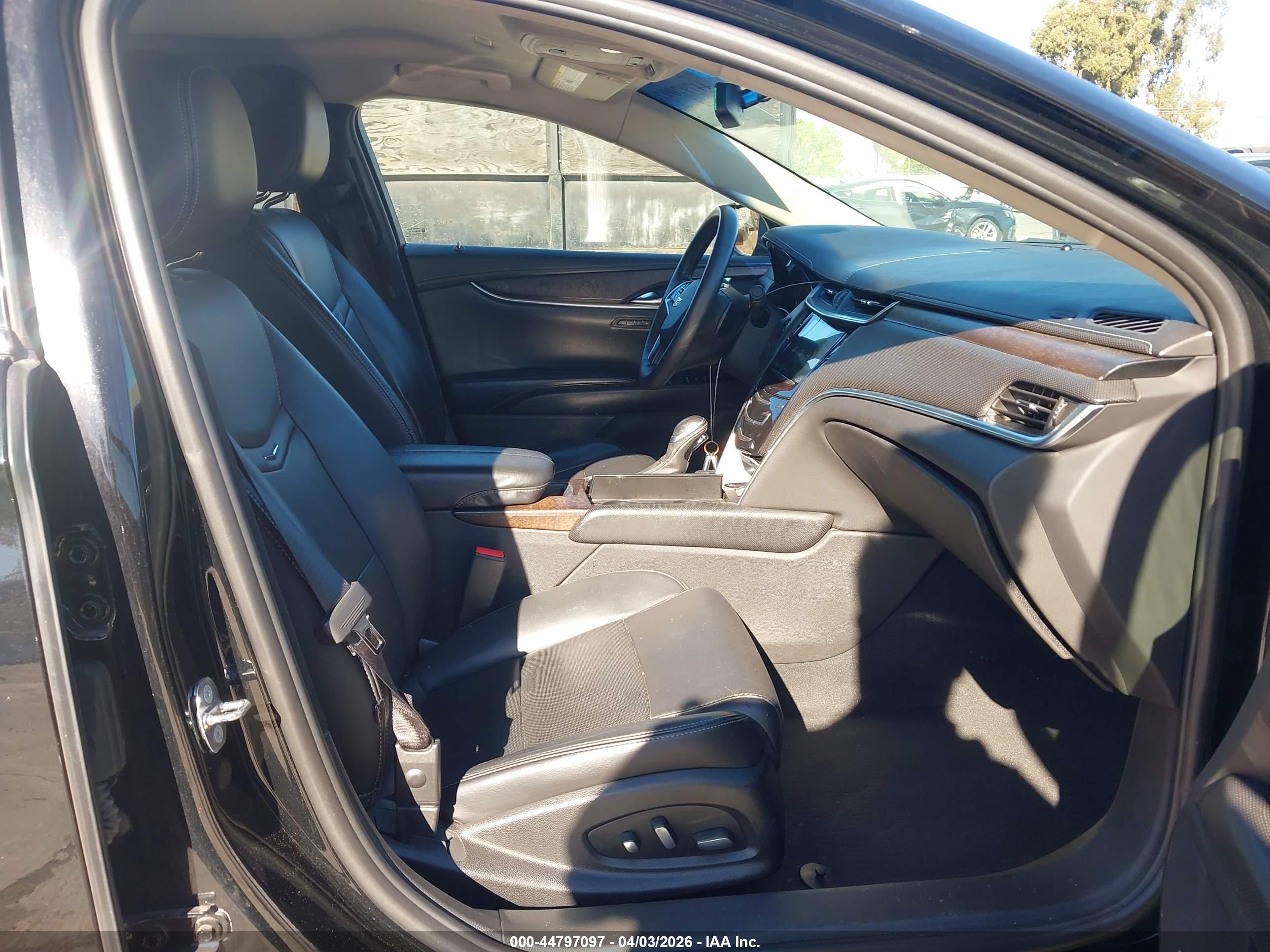 CADILLAC XTS image 5
