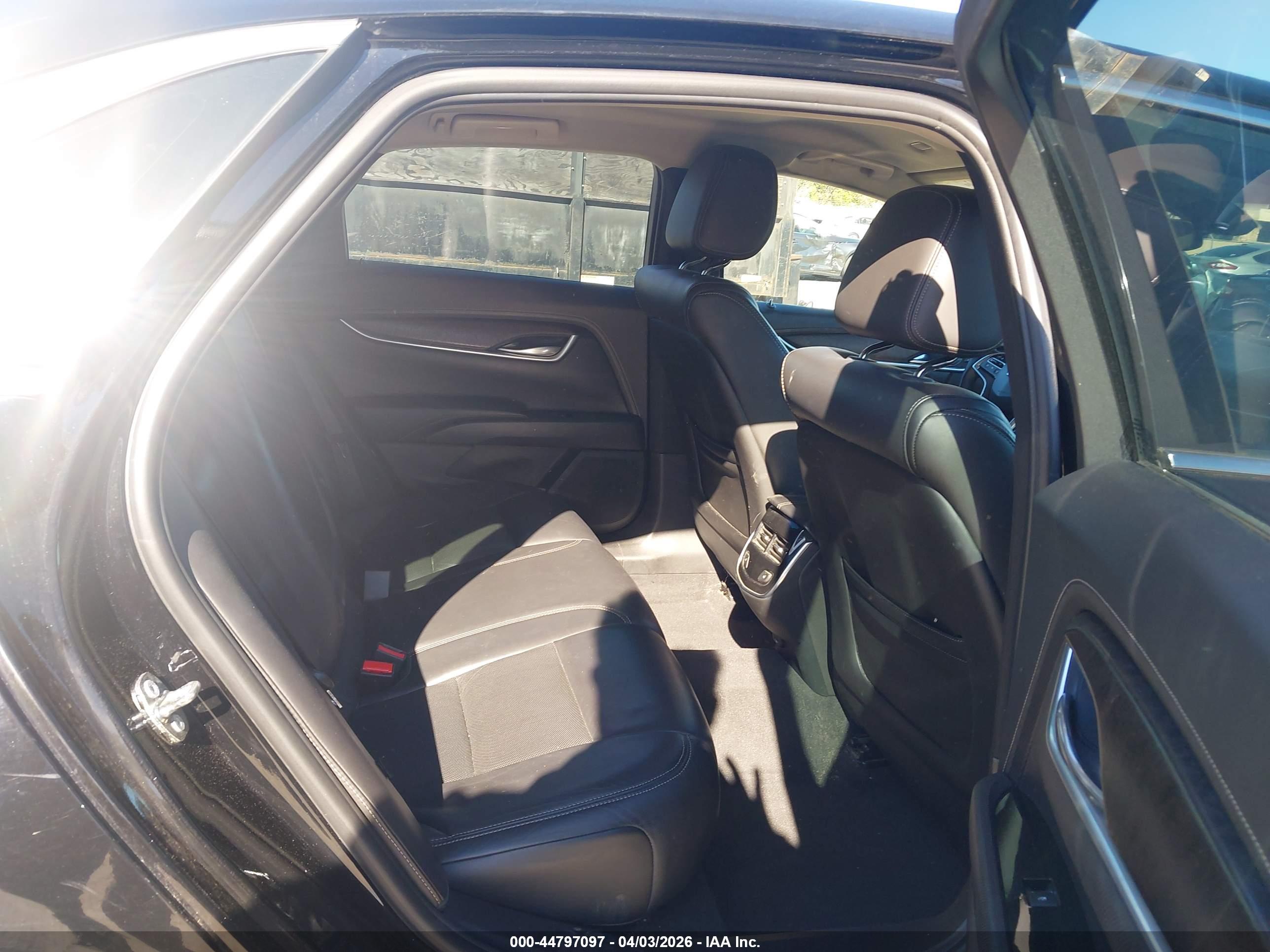 CADILLAC XTS image 8