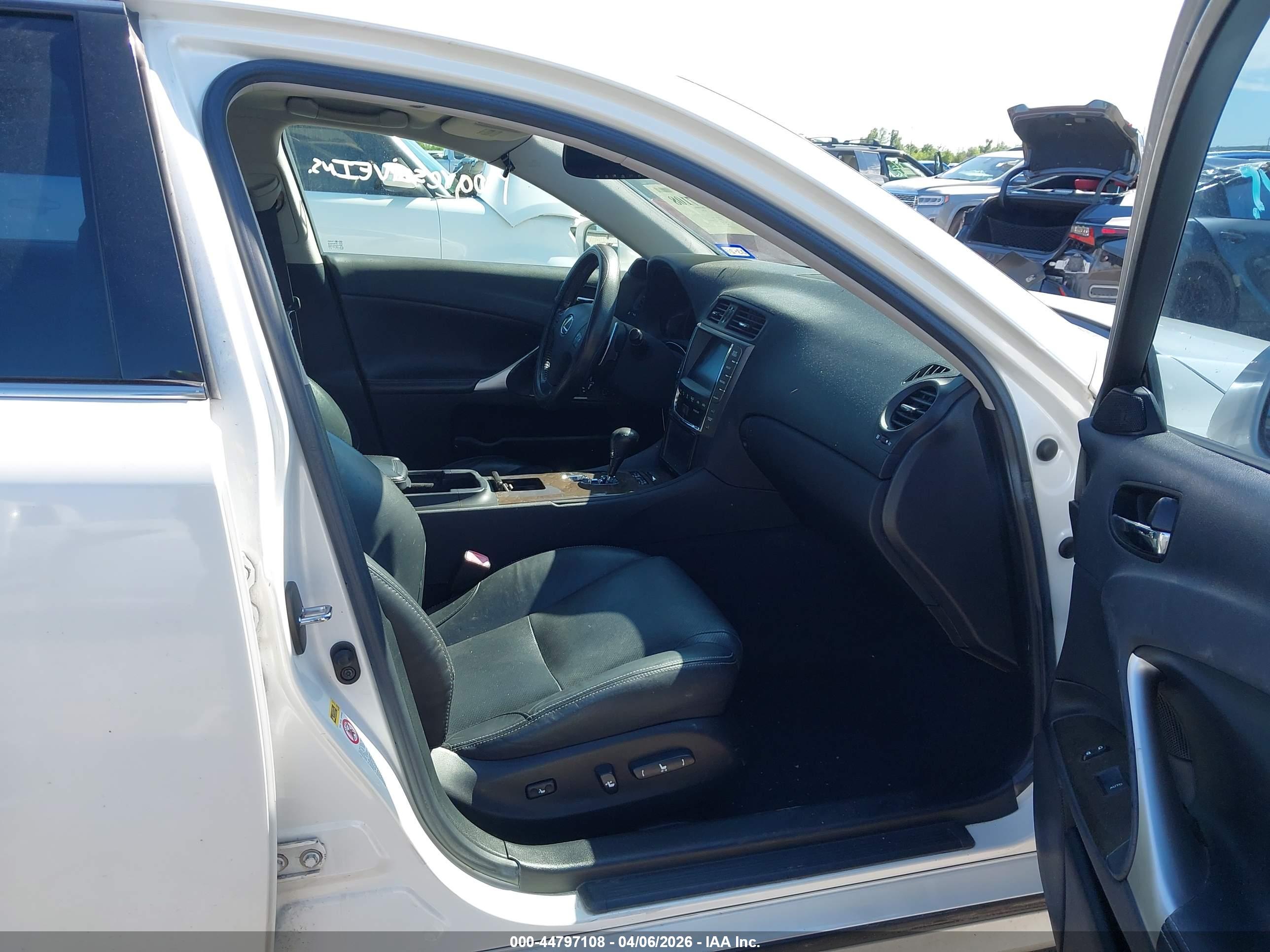 LEXUS IS image 5