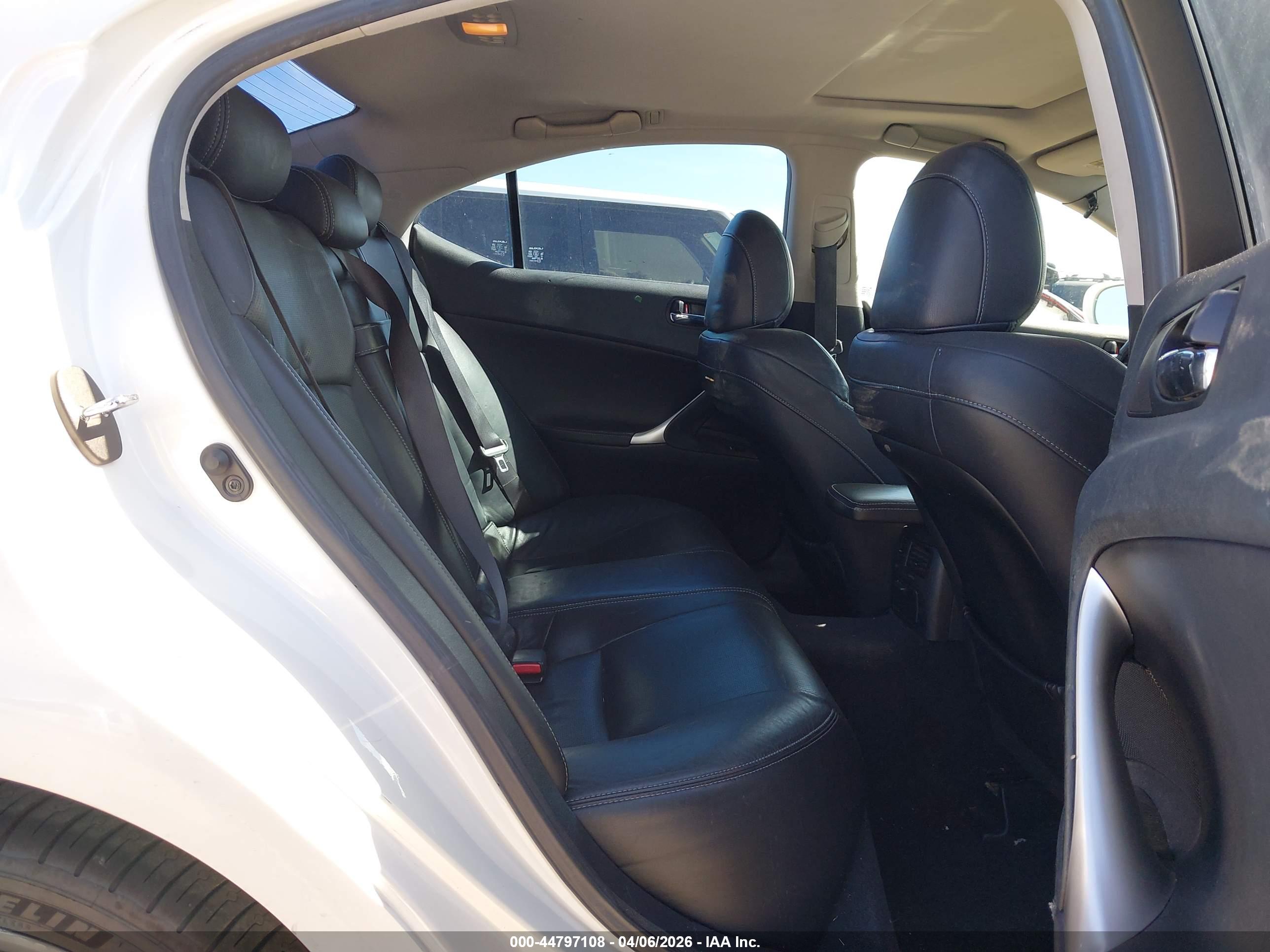LEXUS IS image 8
