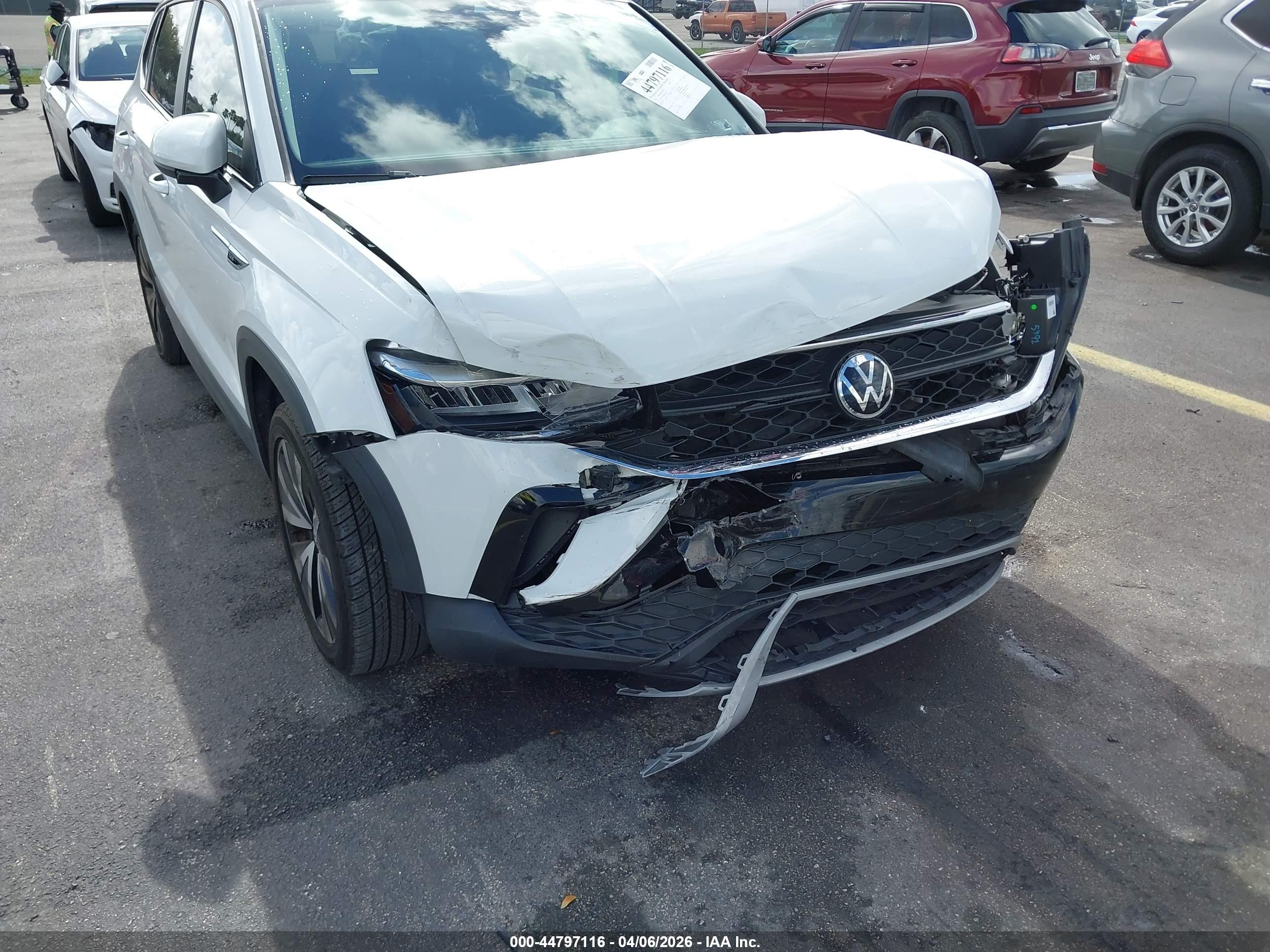 VOLKSWAGEN TAOS image 6