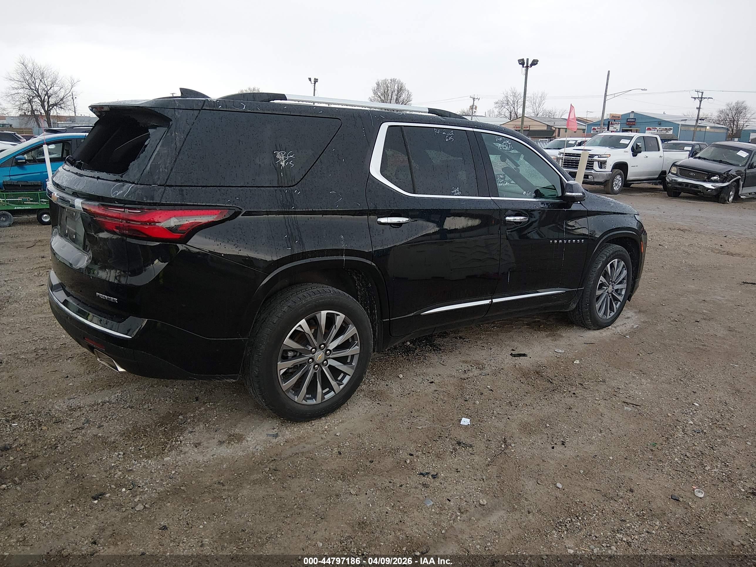 CHEVROLET TRAVERSE image 4