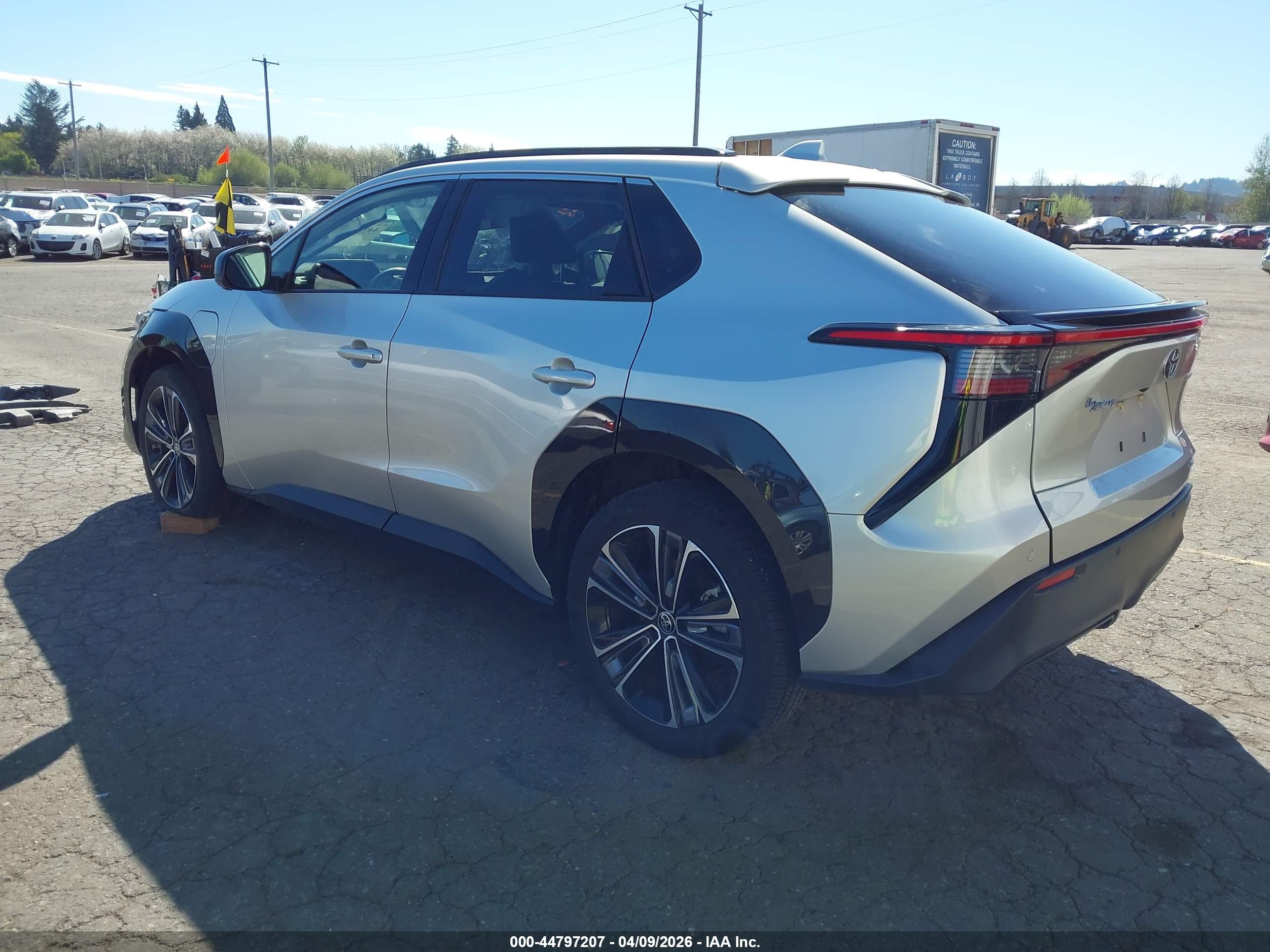 TOYOTA BZ4X image 3