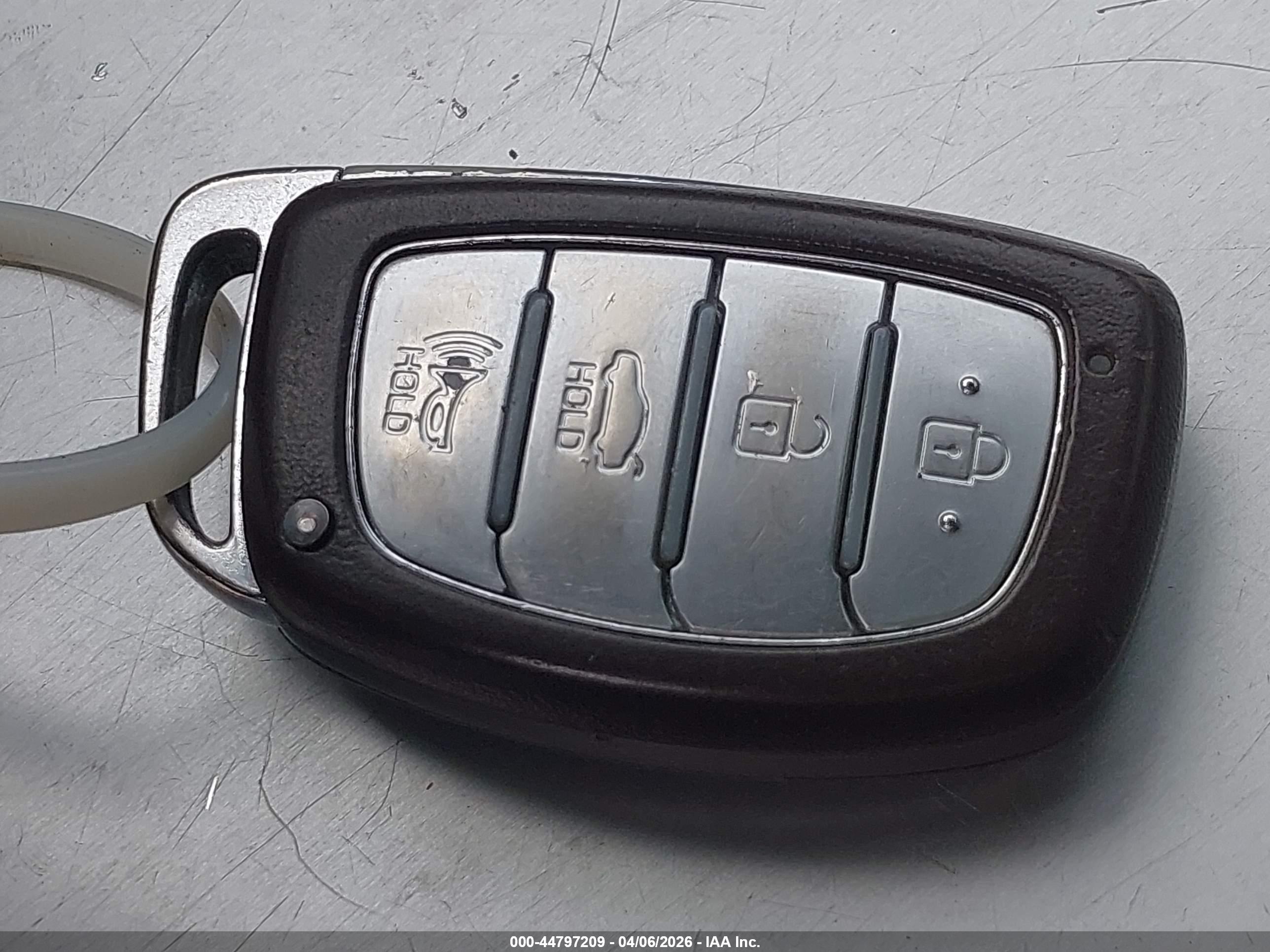HYUNDAI ELANTRA image 11