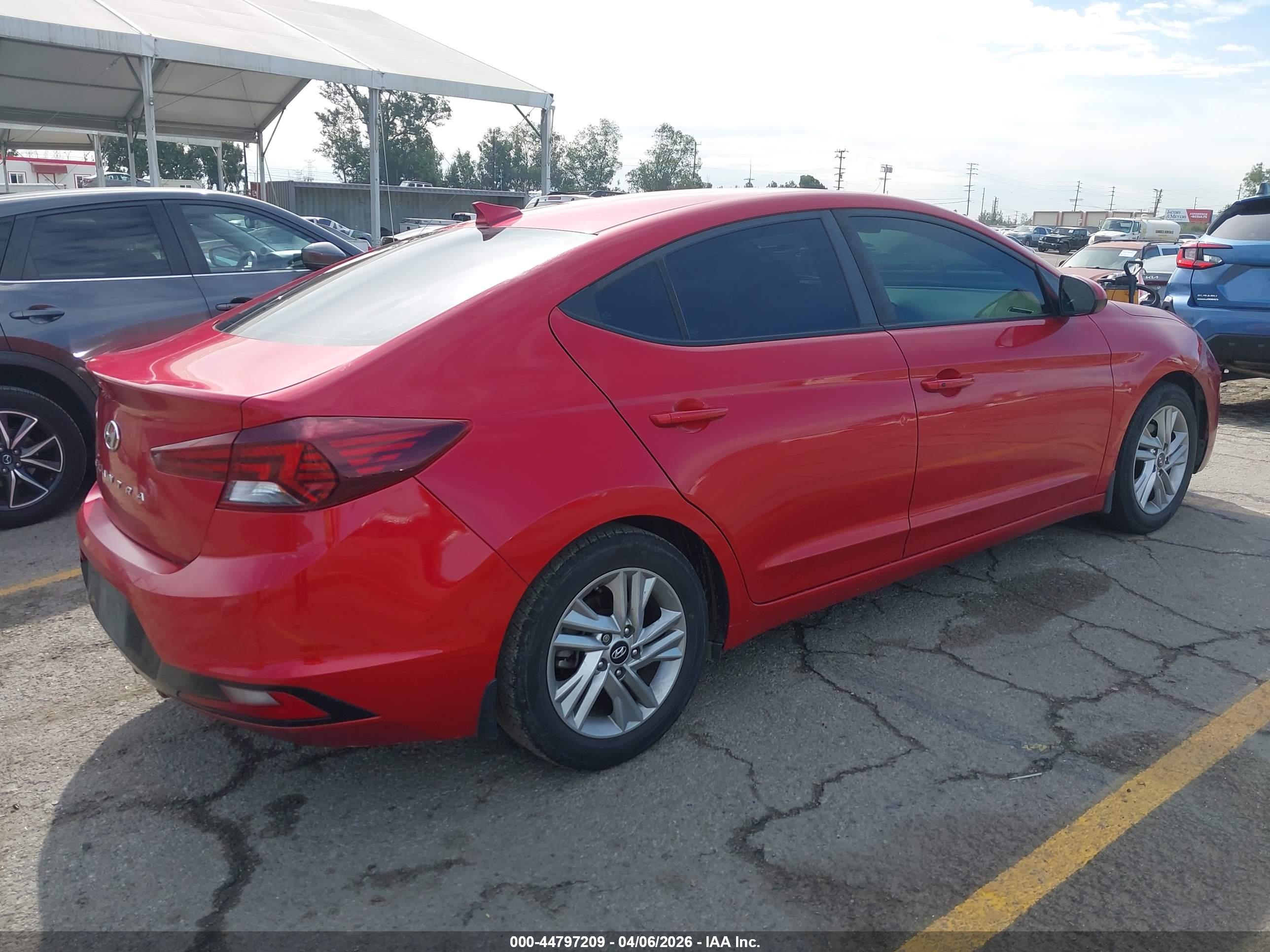HYUNDAI ELANTRA image 4