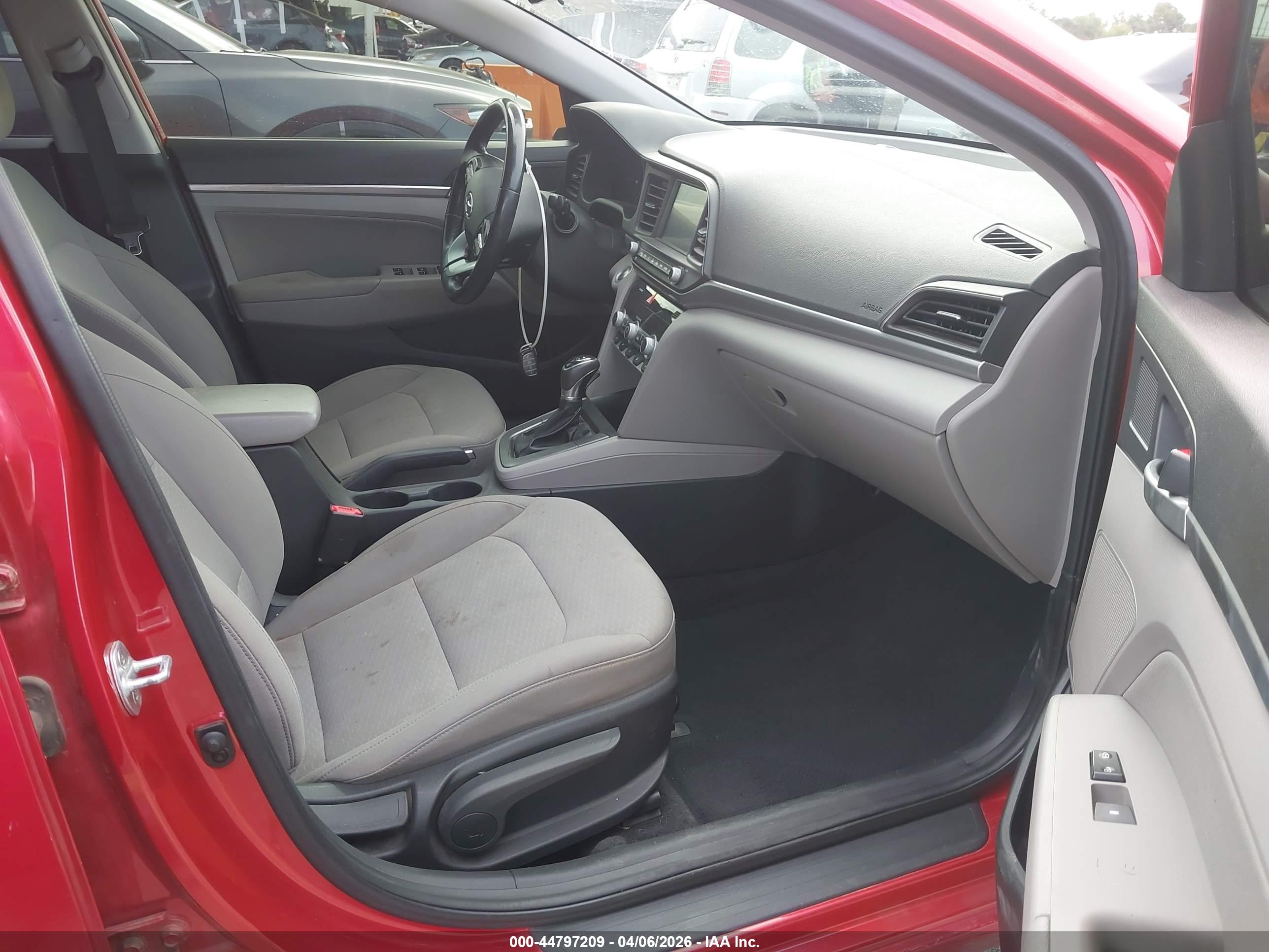 HYUNDAI ELANTRA image 5