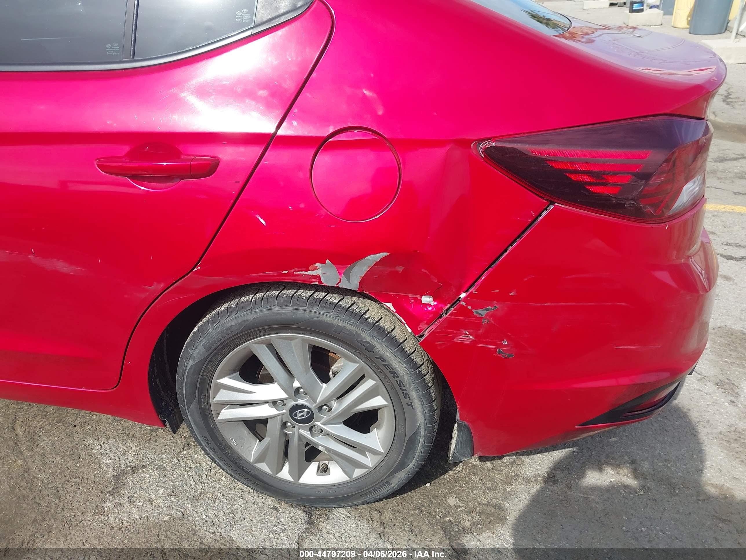 HYUNDAI ELANTRA image 6