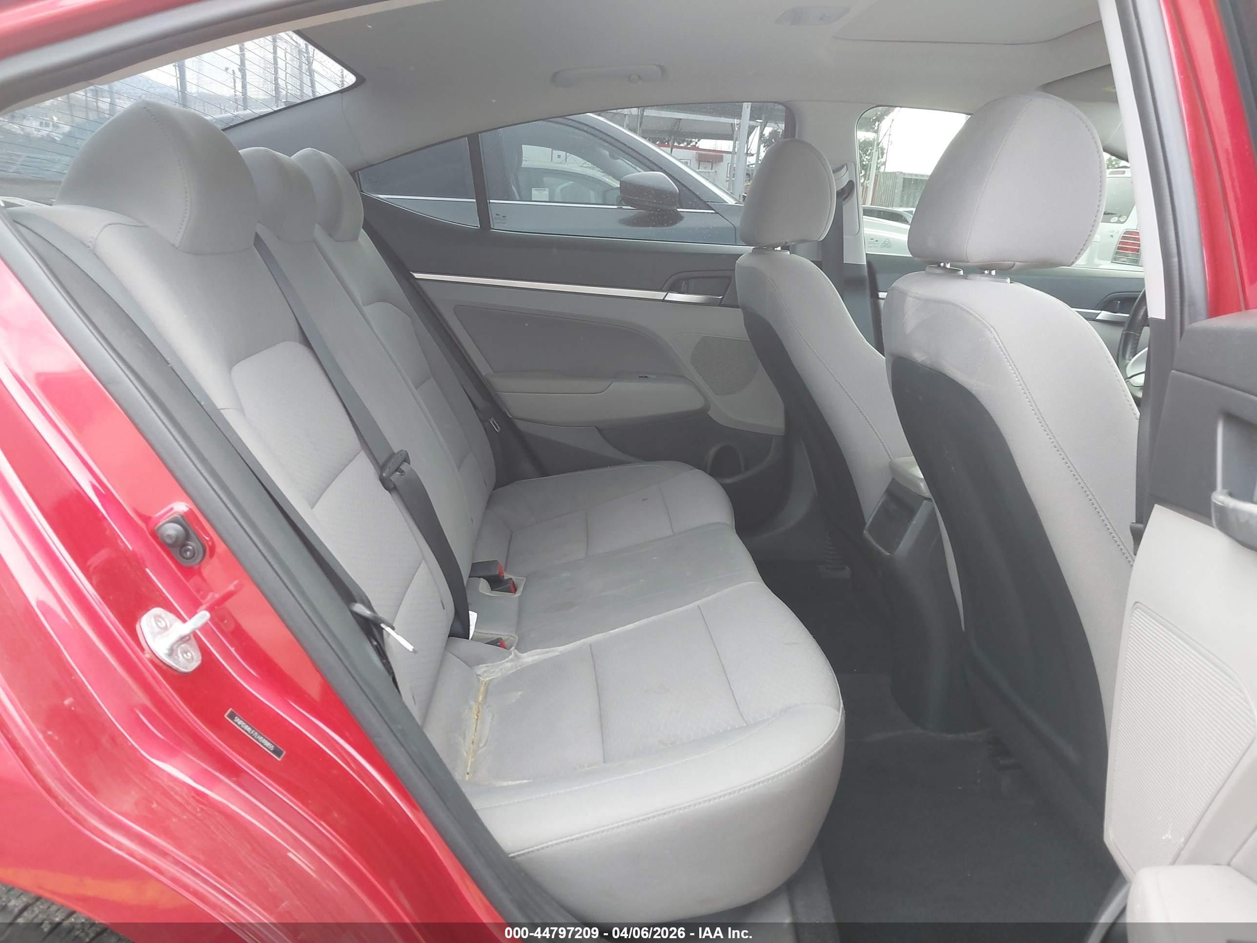 HYUNDAI ELANTRA image 8