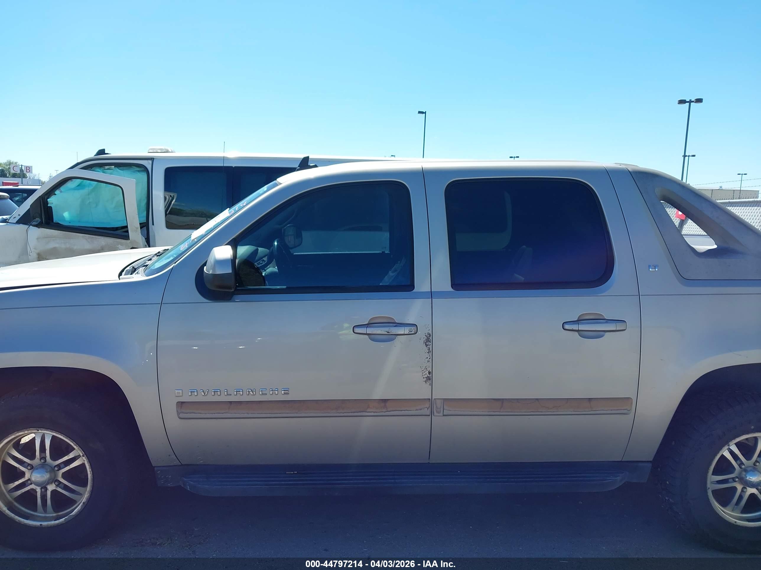 CHEVROLET AVALANCHE image 6