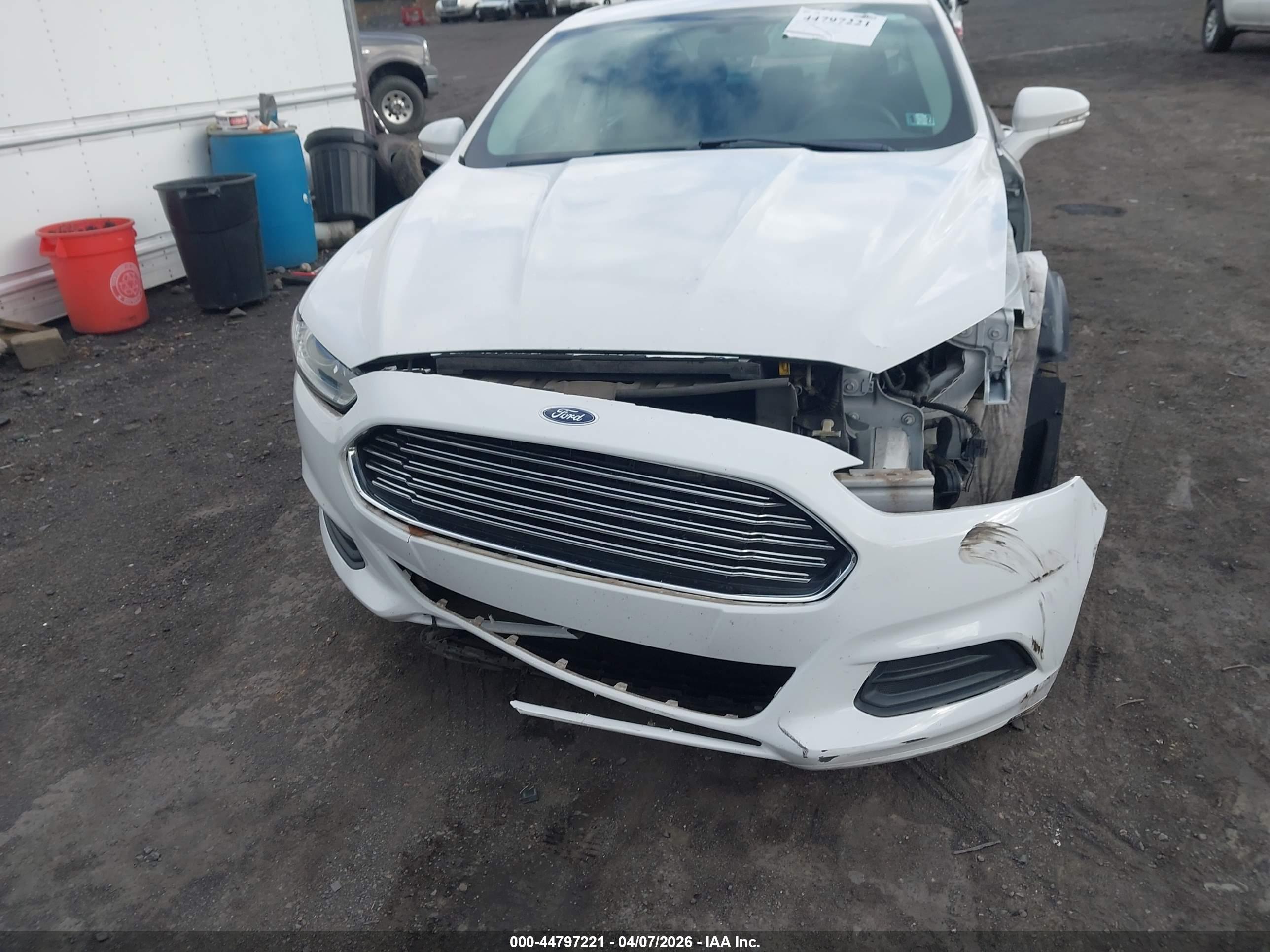FORD FUSION image 6