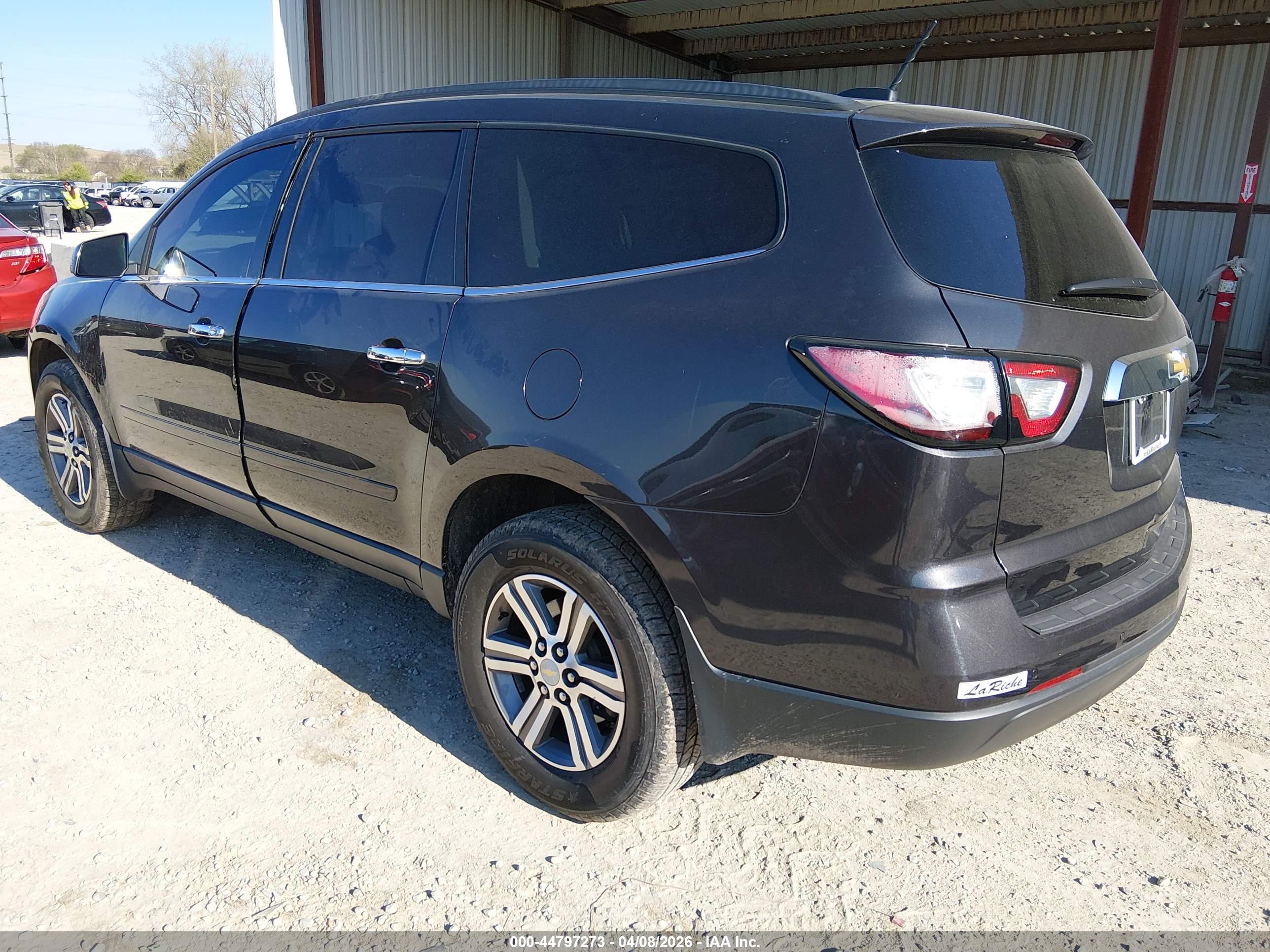 CHEVROLET TRAVERSE image 3
